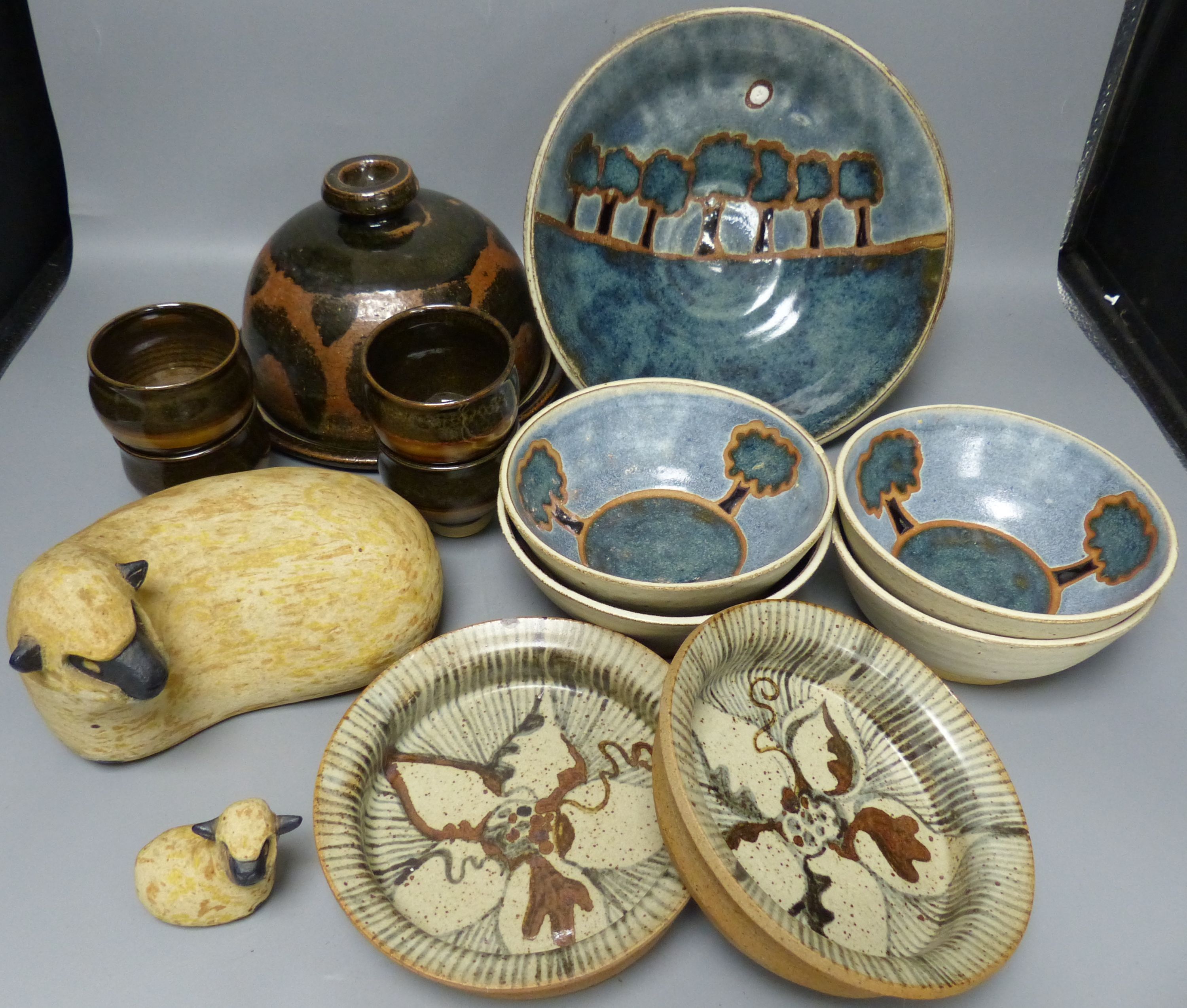 Assorted Winchcombe studio pottery - Image 2 of 6