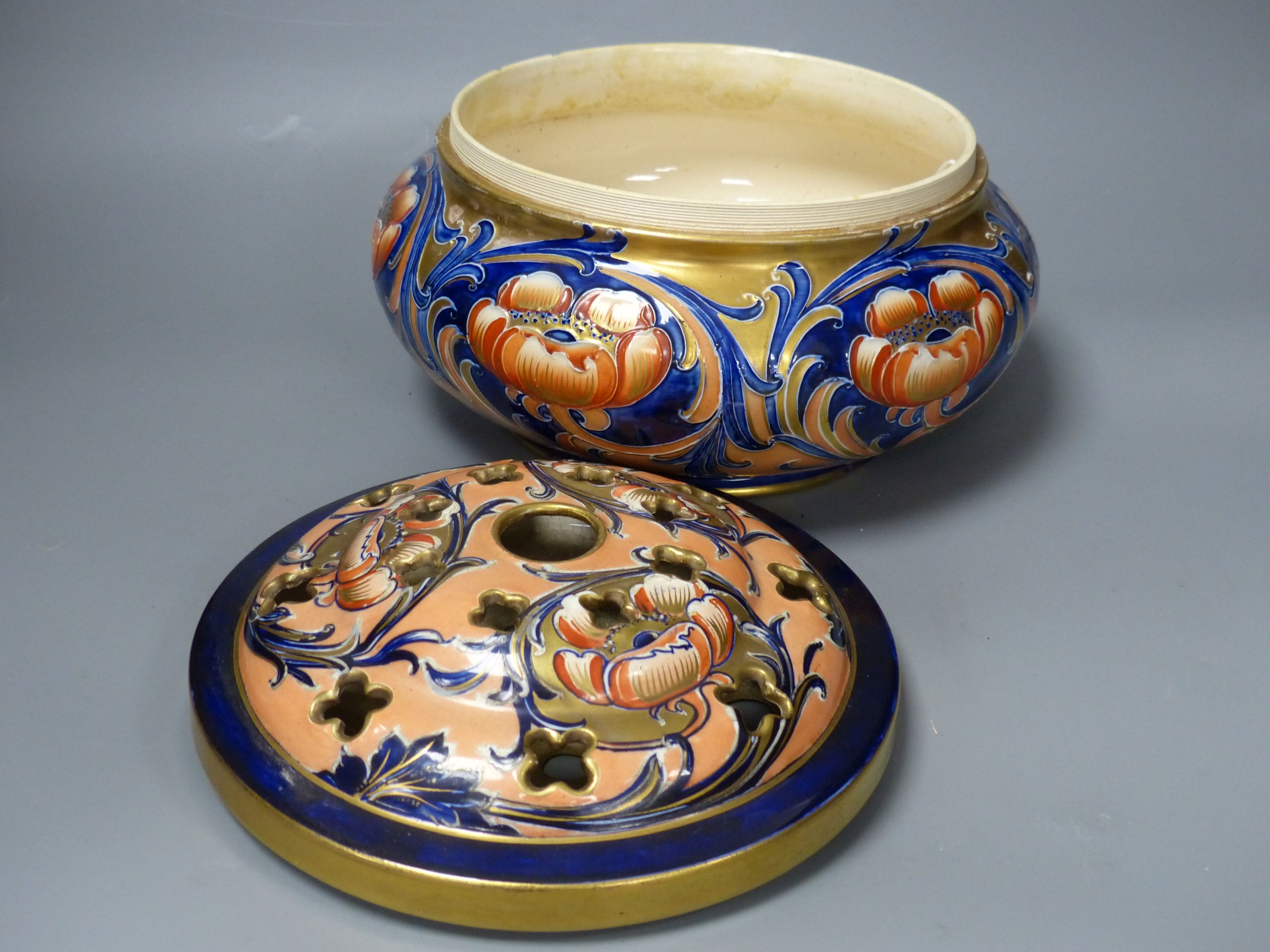 A large Macintyre Florian ware 'poppy' pot pourri bowl and cover, c.1904-1913, no Moorcroft - Image 4 of 4