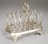 A Victorian silver six division toastrack, John Evans II, London 1843, height 13.2cm, 9oz.CONDITION: