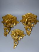 Three Florentine giltwood wall brackets, largest 21cm