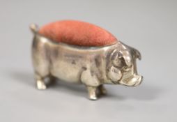 A modern silver pin cushion, AN, London, 1990, length 45mm.