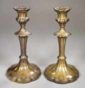 A pair of Edwardian silver candlesticks, Robert Pringle & Sons, Sheffield 1906, height 21.5cm,