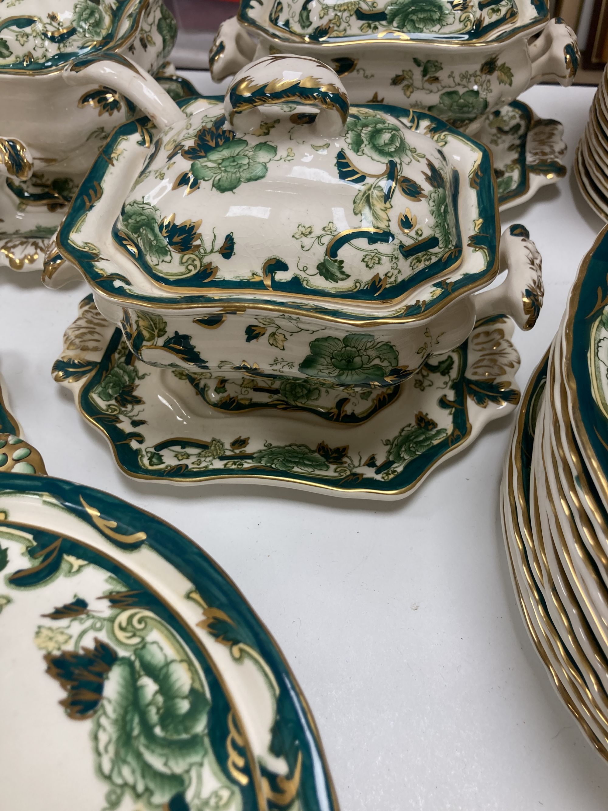 An extensive Mason's Ironstone green peony pattern dinner service - Image 6 of 6