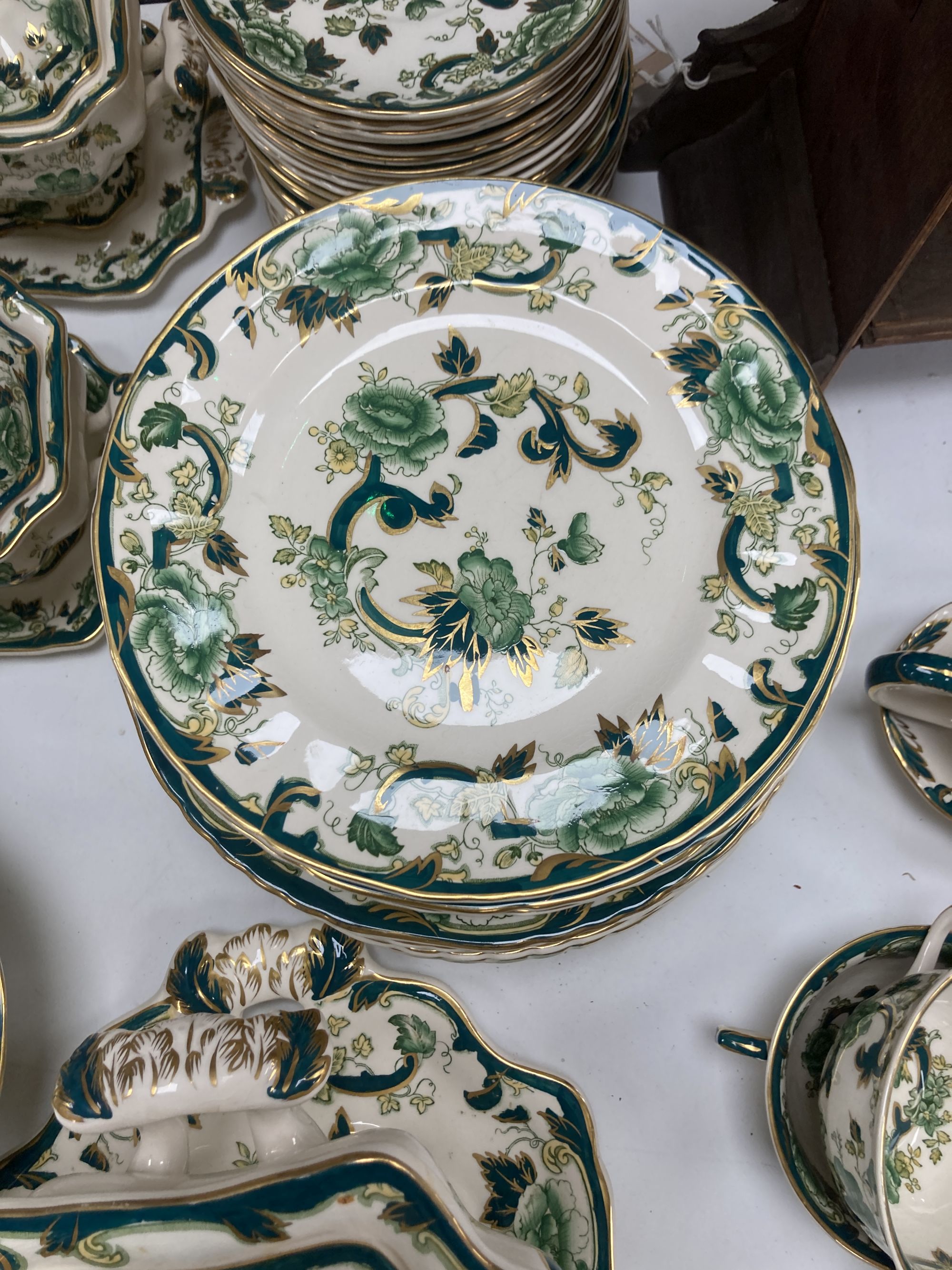 An extensive Mason's Ironstone green peony pattern dinner service - Image 5 of 6