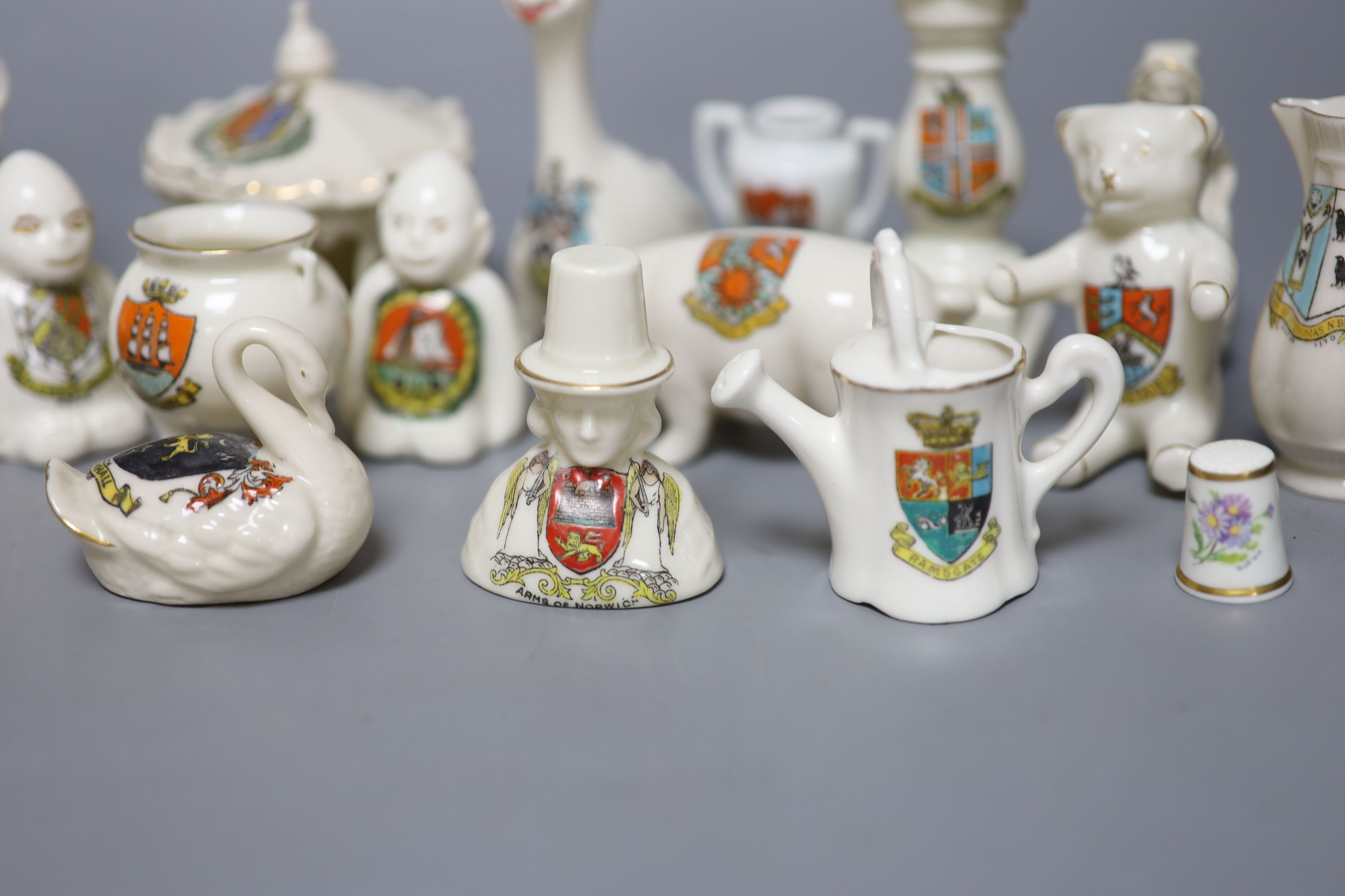 A small collection of crested china - Image 5 of 9