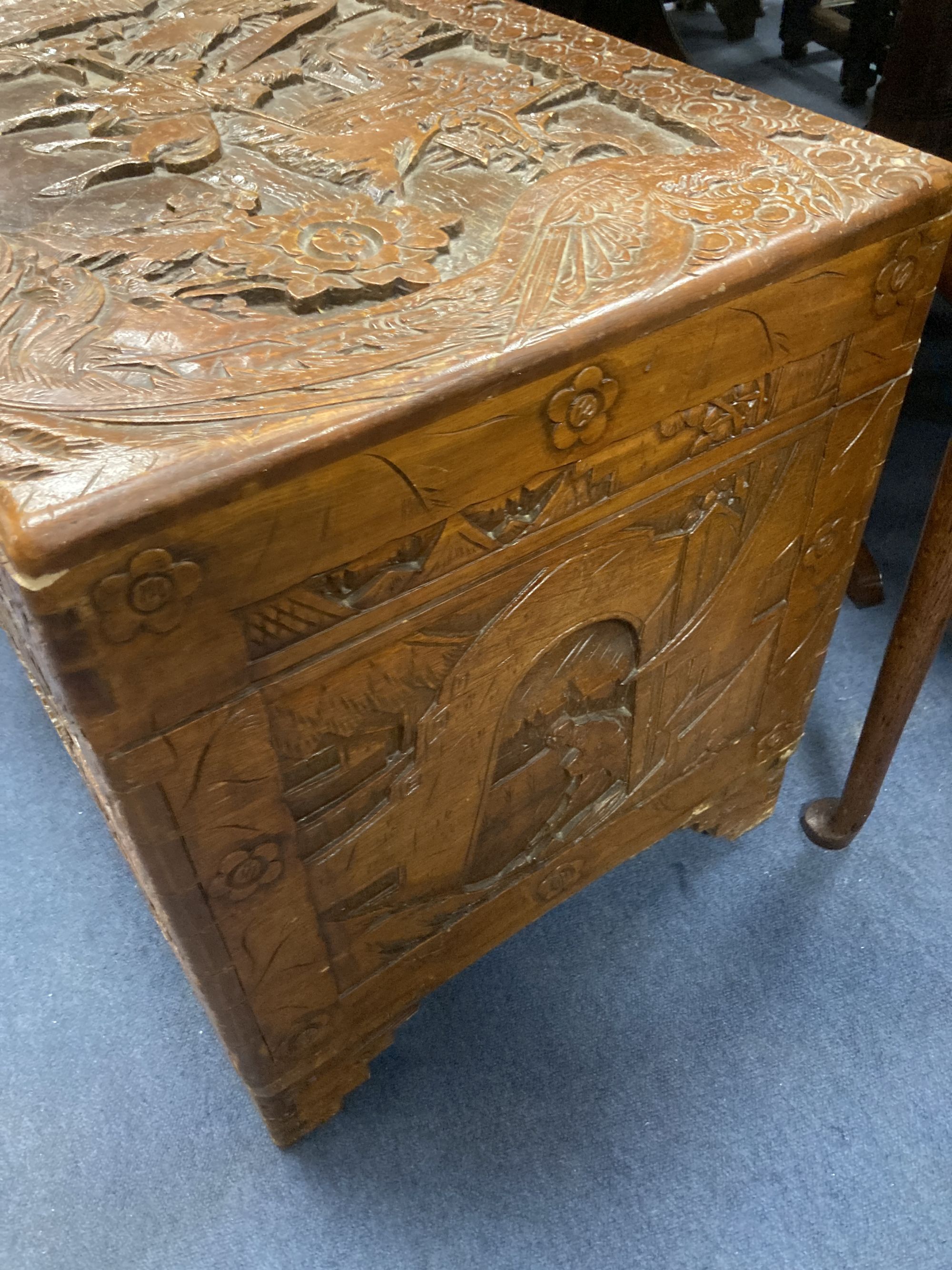 A Chinese camphorwood trunk, length 103cm, depth 51cm, height 58cm - Image 4 of 4