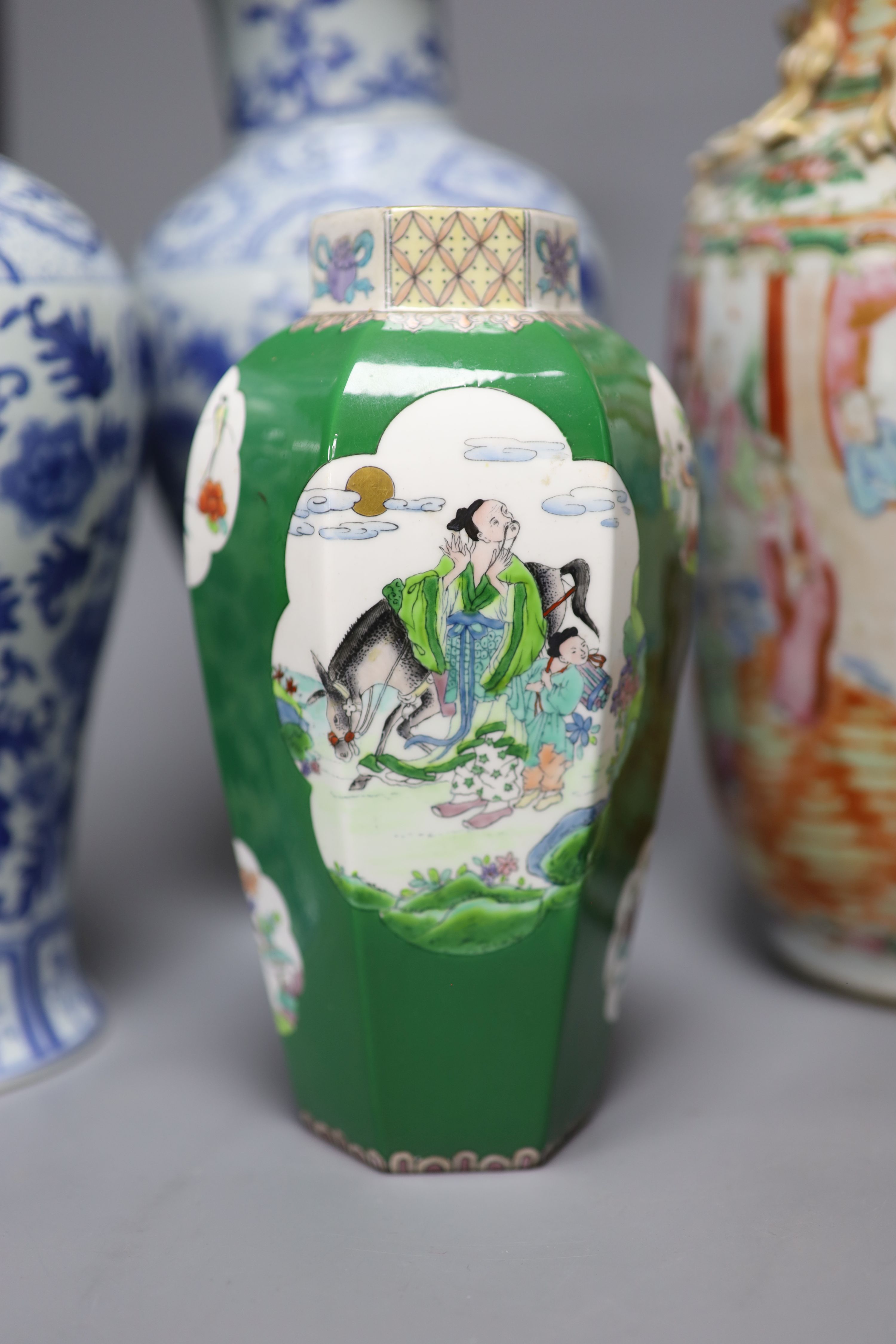 A Chinese famille rose Canton vase, a pair of blue and white vases and two others, tallest 35. - Image 3 of 7