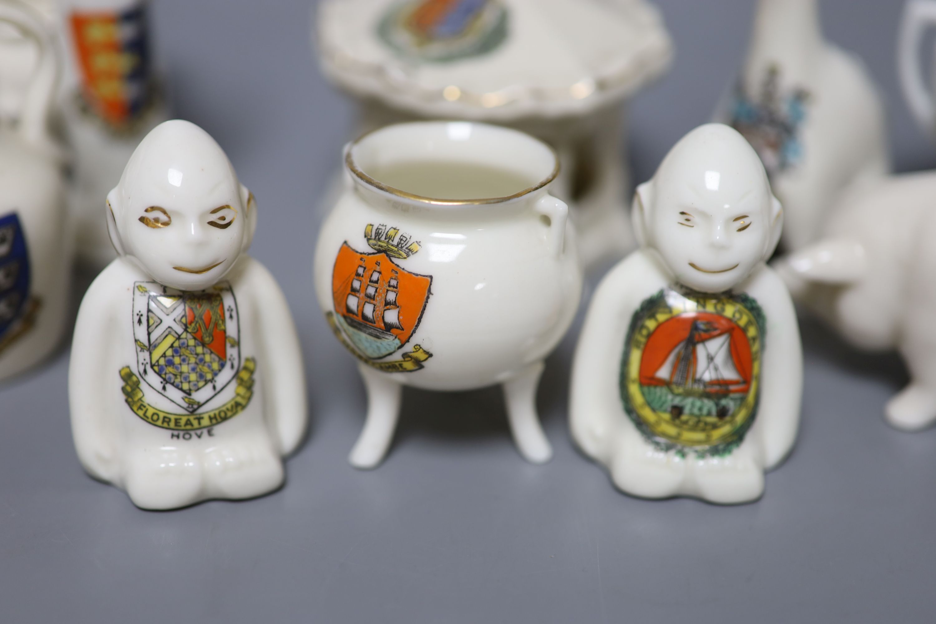 A small collection of crested china - Image 7 of 9
