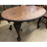 A 1920's oval extending Victorian dining table,- winder, no leaves, length 132cm, depth 106cm,