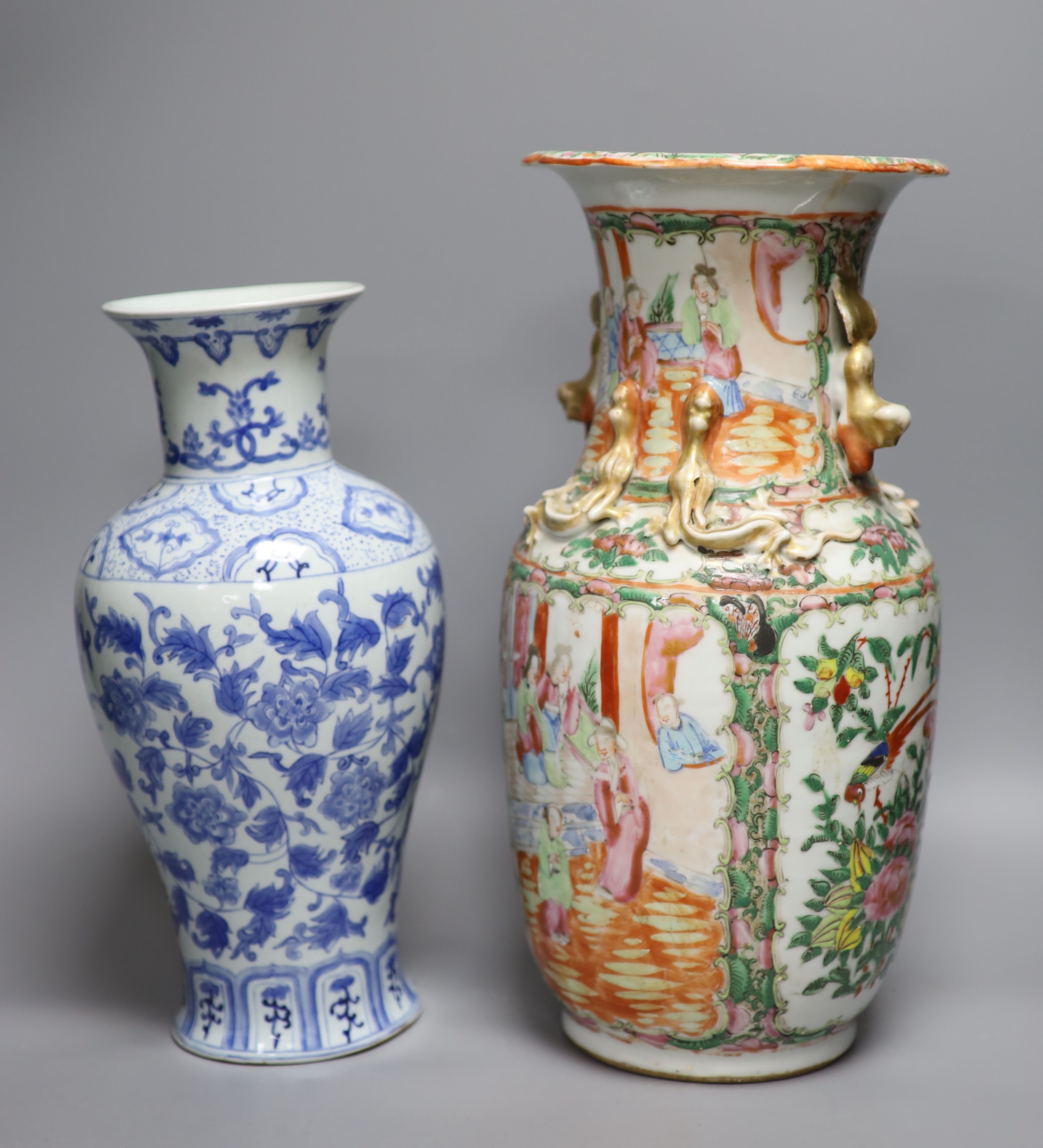 A Chinese famille rose Canton vase, a pair of blue and white vases and two others, tallest 35. - Image 5 of 7