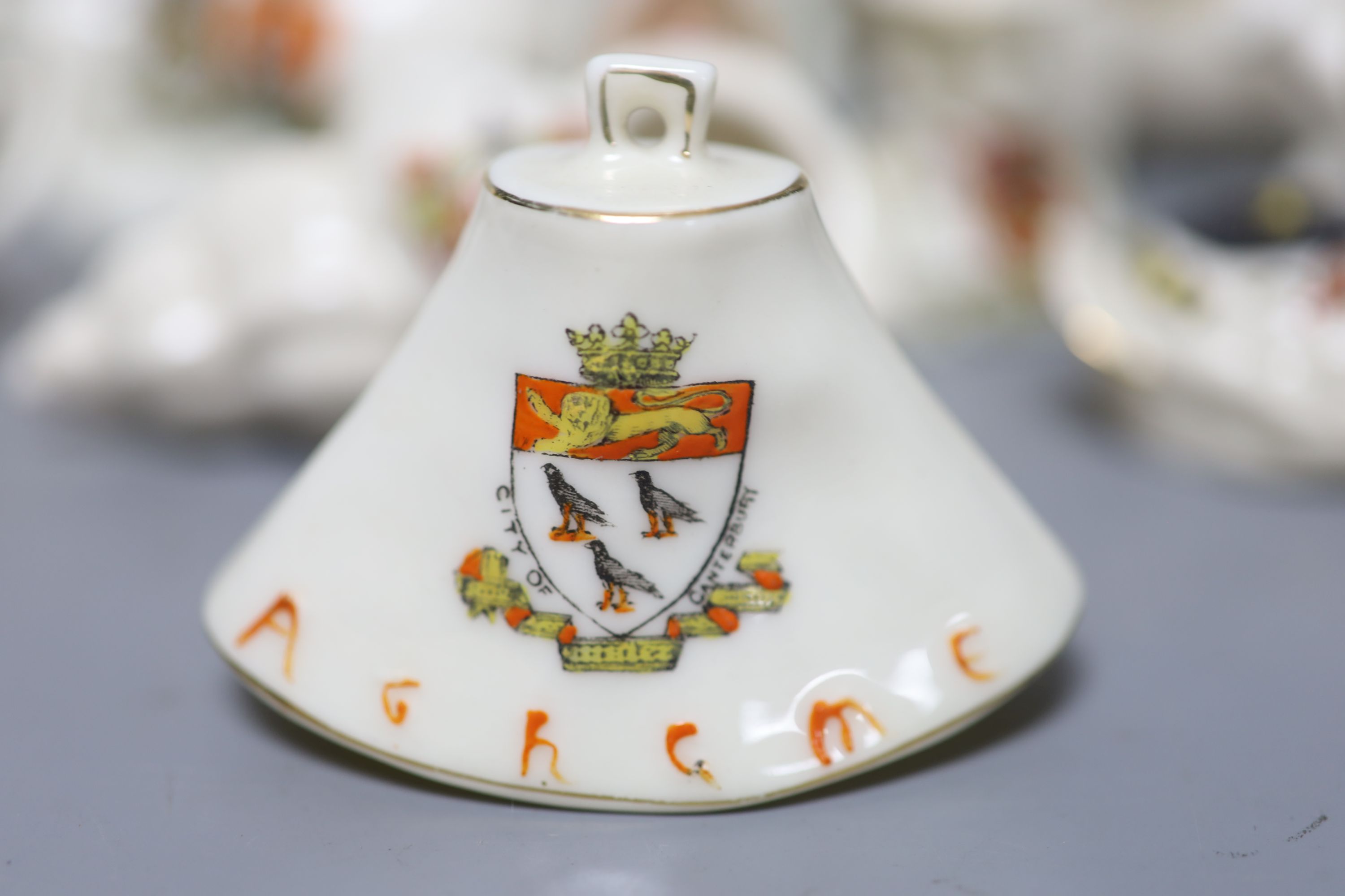 A small collection of crested china - Image 4 of 9
