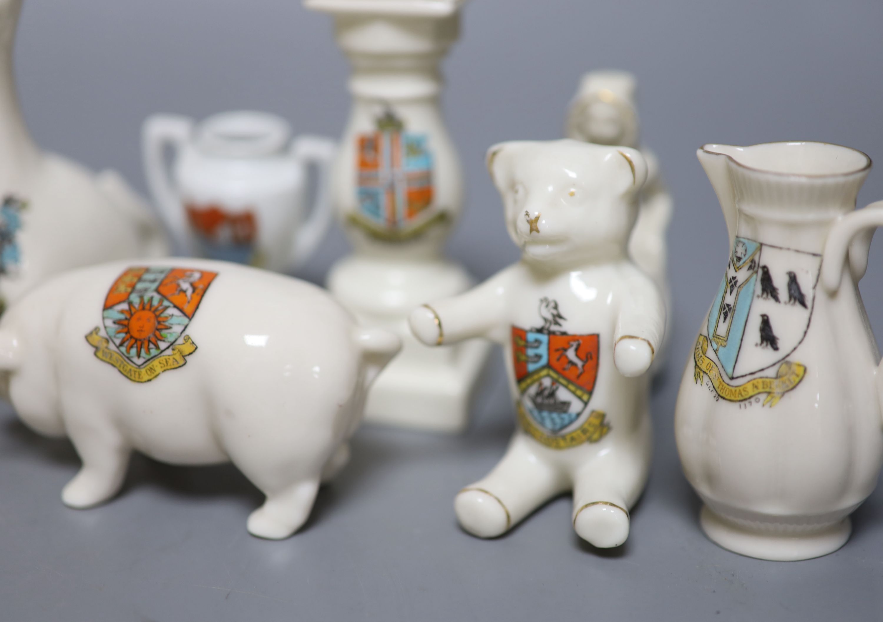 A small collection of crested china - Image 6 of 9