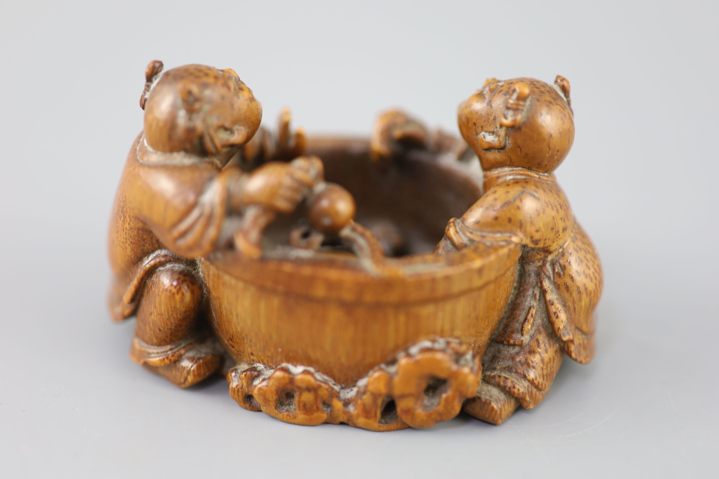 A fine and rare Chinese bamboo-root 'boys and fish bowl' brush washer, 18th/19th century, carved - Image 4 of 7