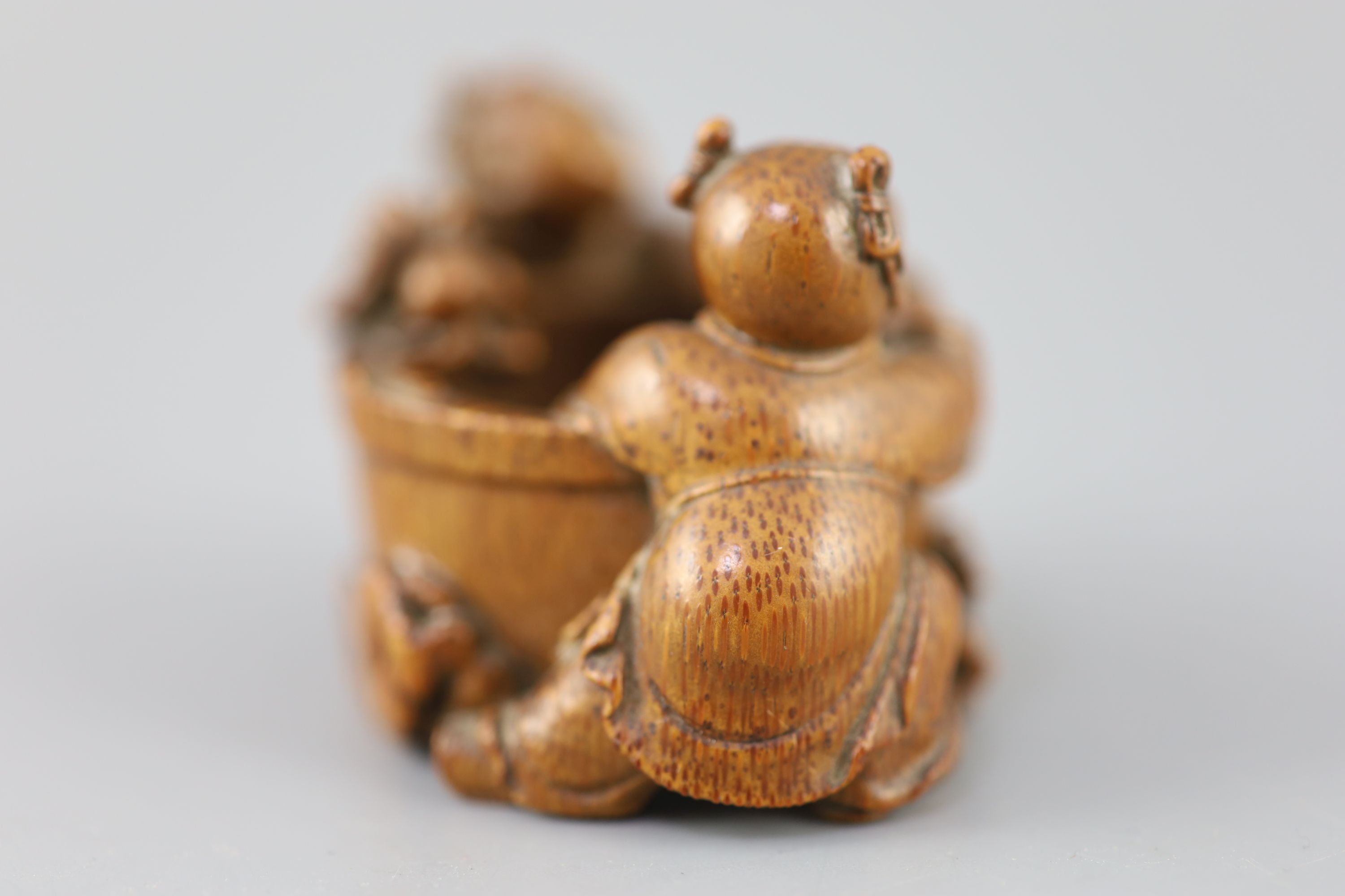 A fine and rare Chinese bamboo-root 'boys and fish bowl' brush washer, 18th/19th century, carved - Image 5 of 7