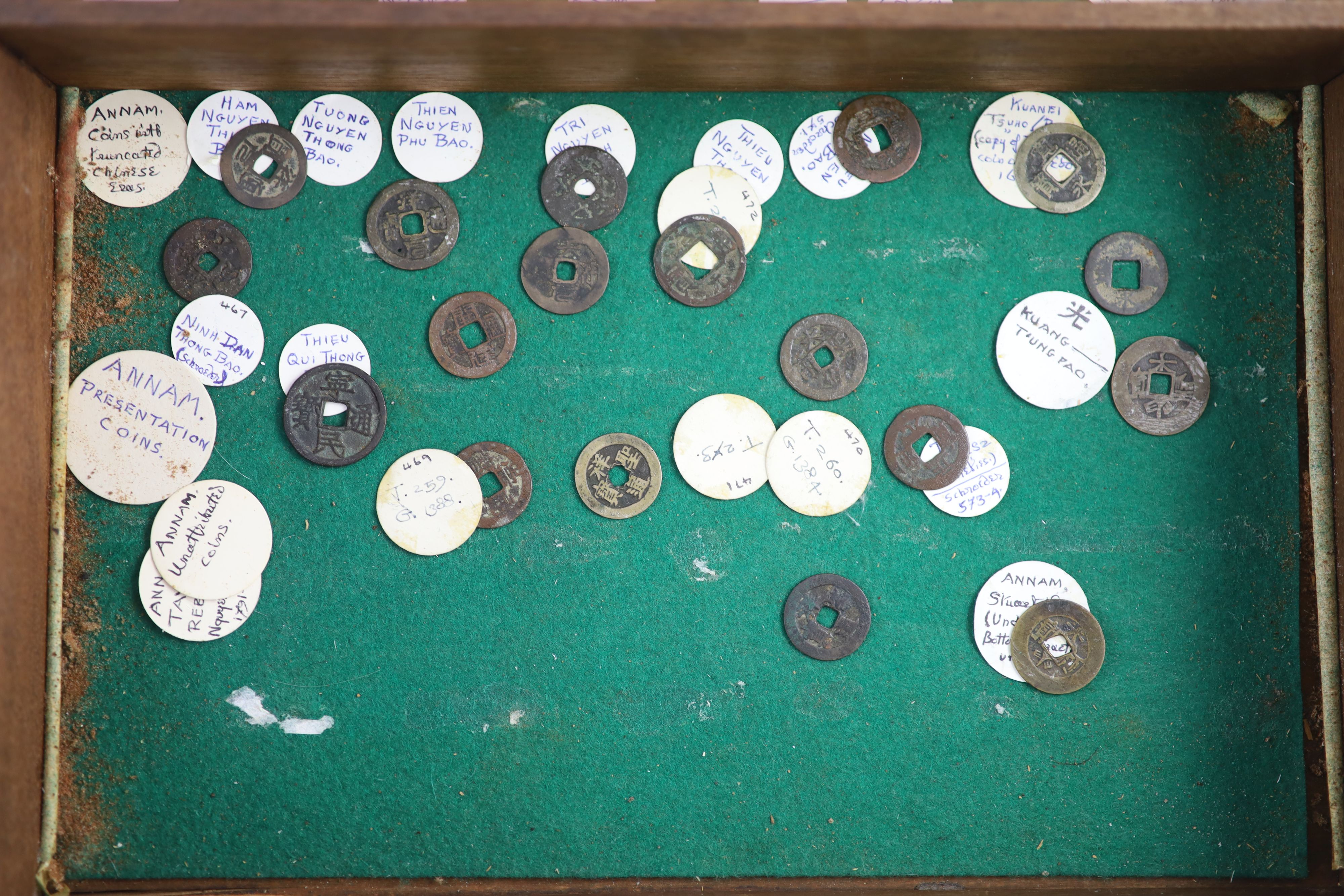 Vietnam, coins, Annam round cash, Lê dynasty (980-1009) to Nguyen dynasty (1802–1945), approximately - Bild 3 aus 6