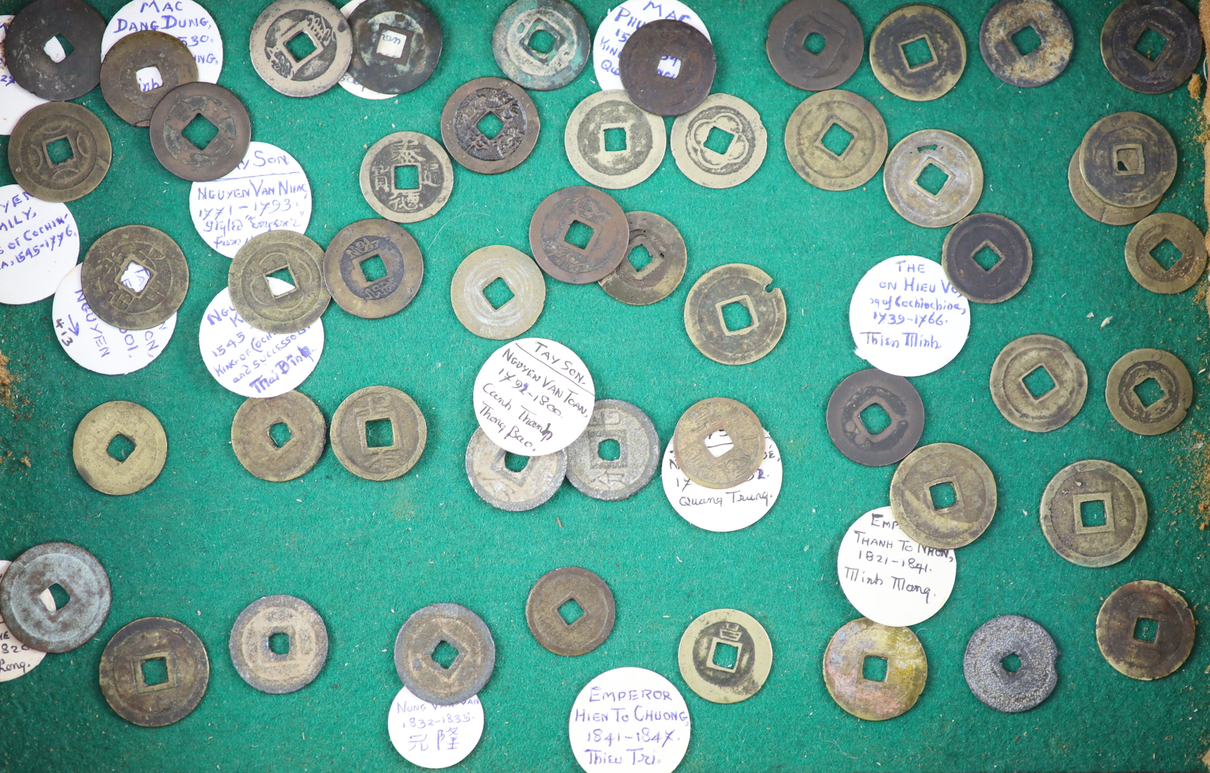 Vietnam, approx 78 Annam cash coins, Lê dynasty (980-1009) to Nguyen dynasty (1802–1945), - Bild 6 aus 6