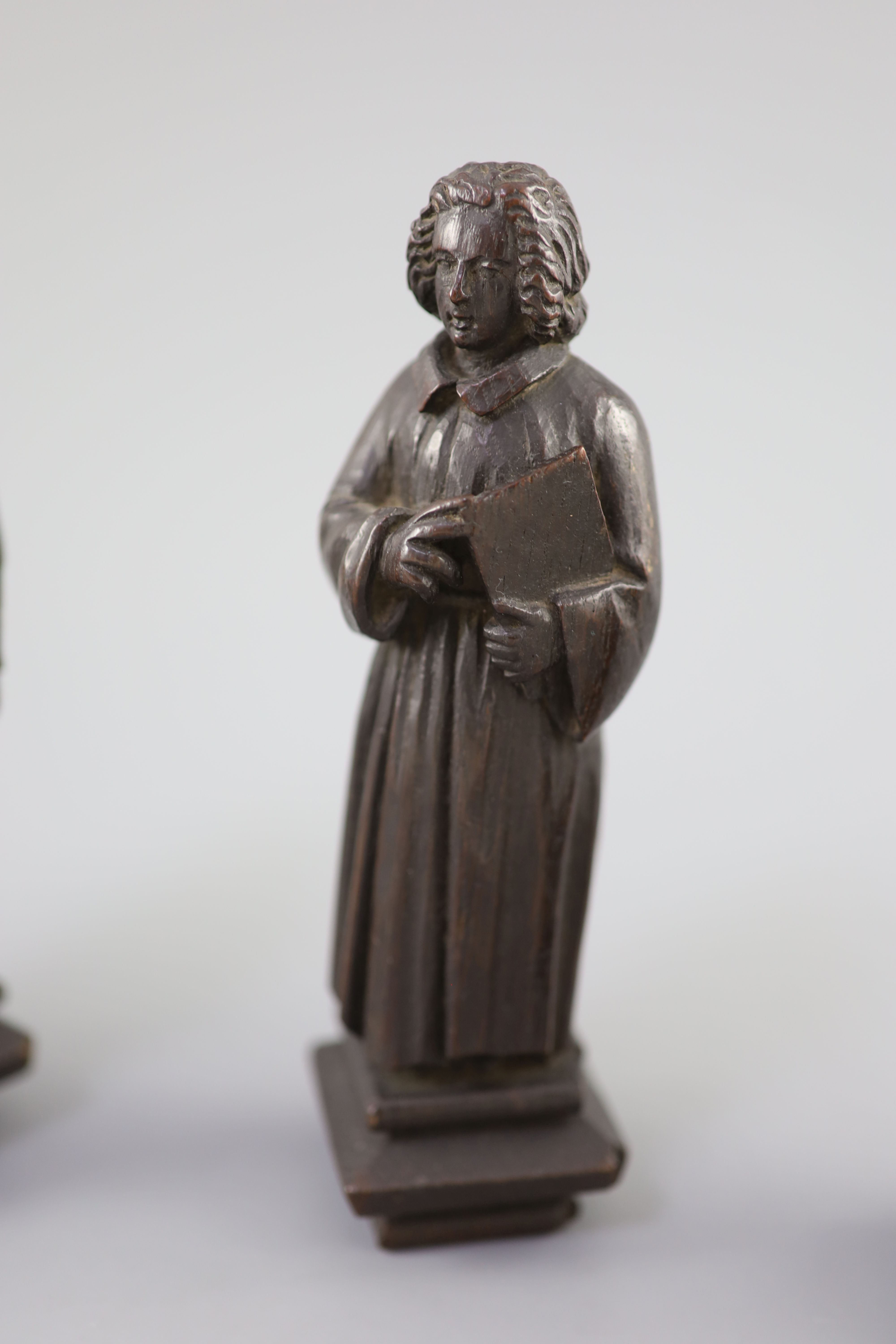 Four English oak figures of Evangelists, three possibly c.1425-50, one a 19th century copy, from - Bild 4 aus 8