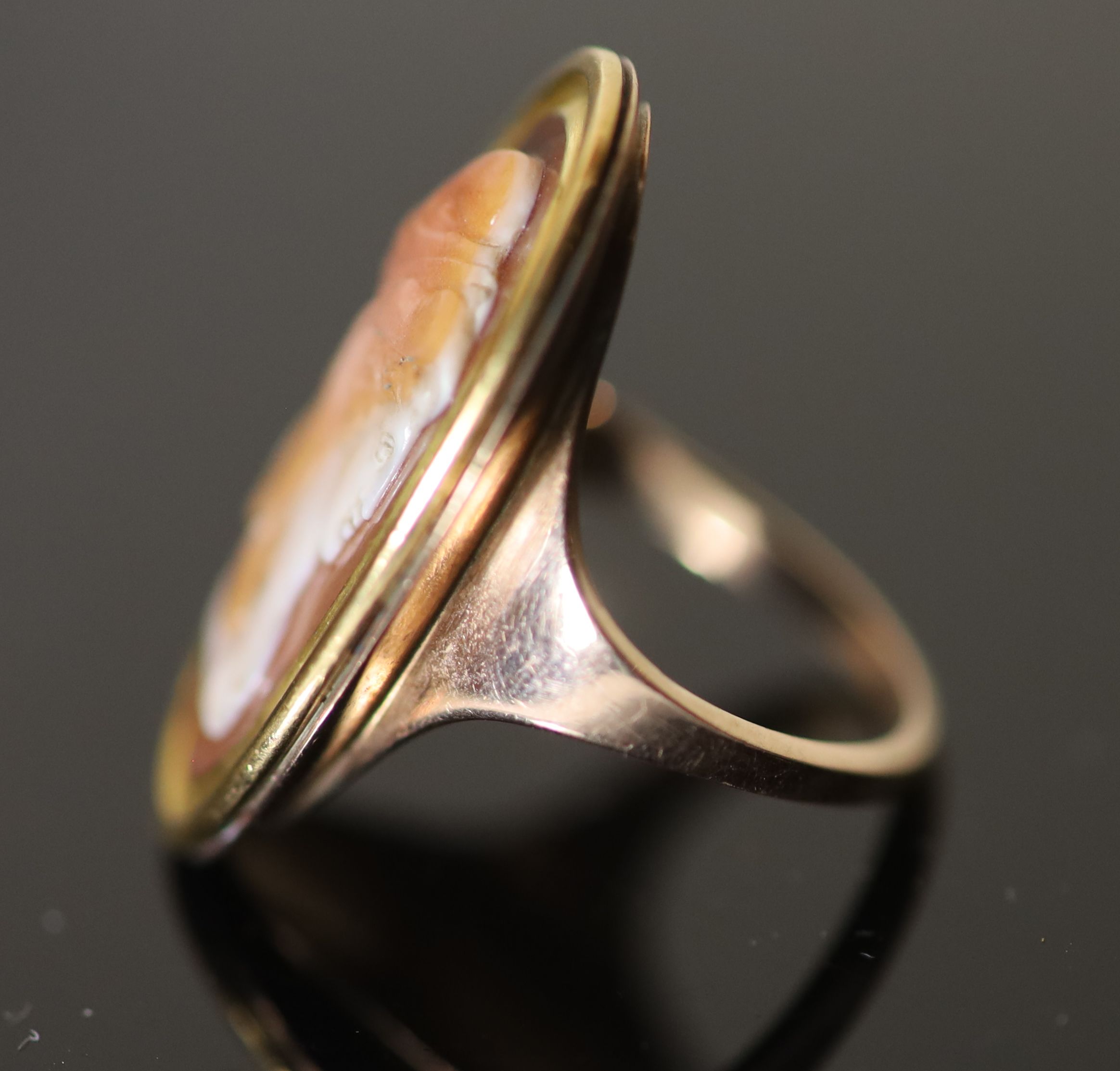 A 19th century gold and oval cameo sardonyx set ring, carved with the bust of a lady to sinister, - Image 3 of 4