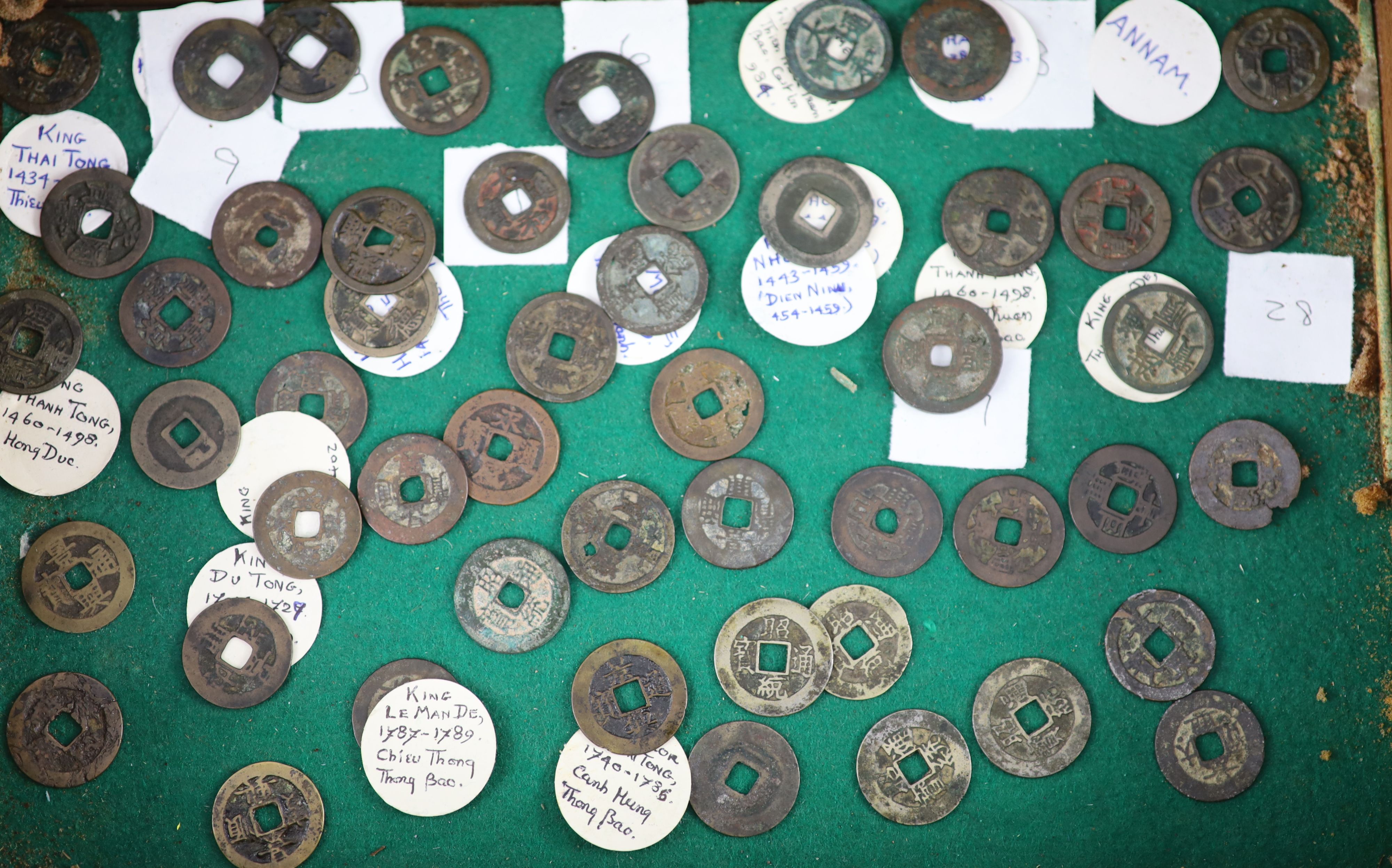 Vietnam, approx 78 Annam cash coins, Lê dynasty (980-1009) to Nguyen dynasty (1802–1945), - Bild 2 aus 6