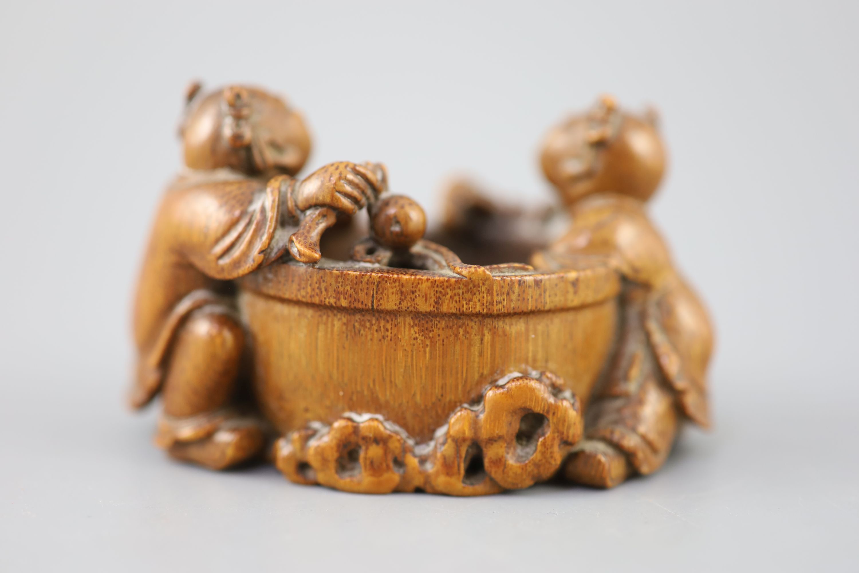 A fine and rare Chinese bamboo-root 'boys and fish bowl' brush washer, 18th/19th century, carved - Image 3 of 7