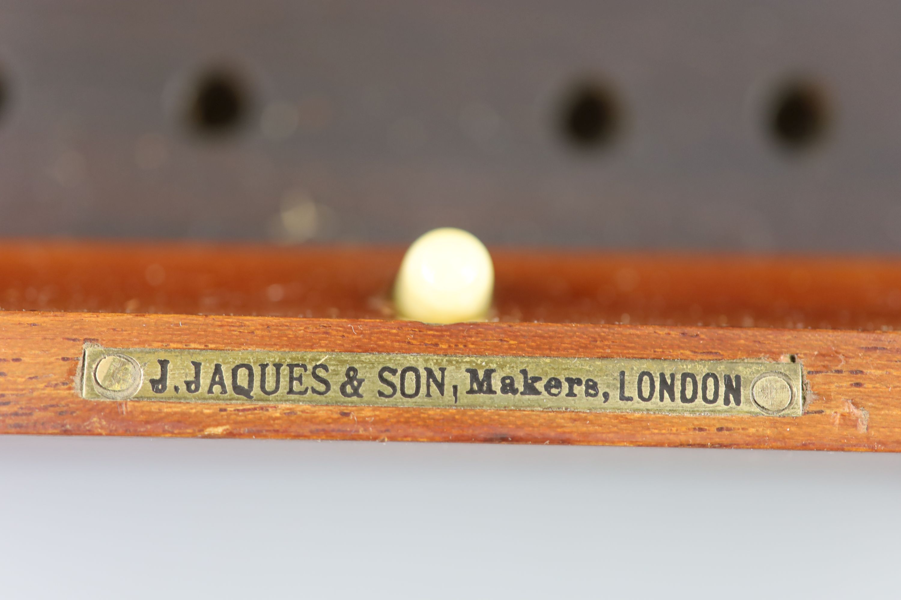 A Jaques & Son Ltd In Statu Quo bone travelling chess set, in mahogany case, c.1860, with brass - Image 5 of 6