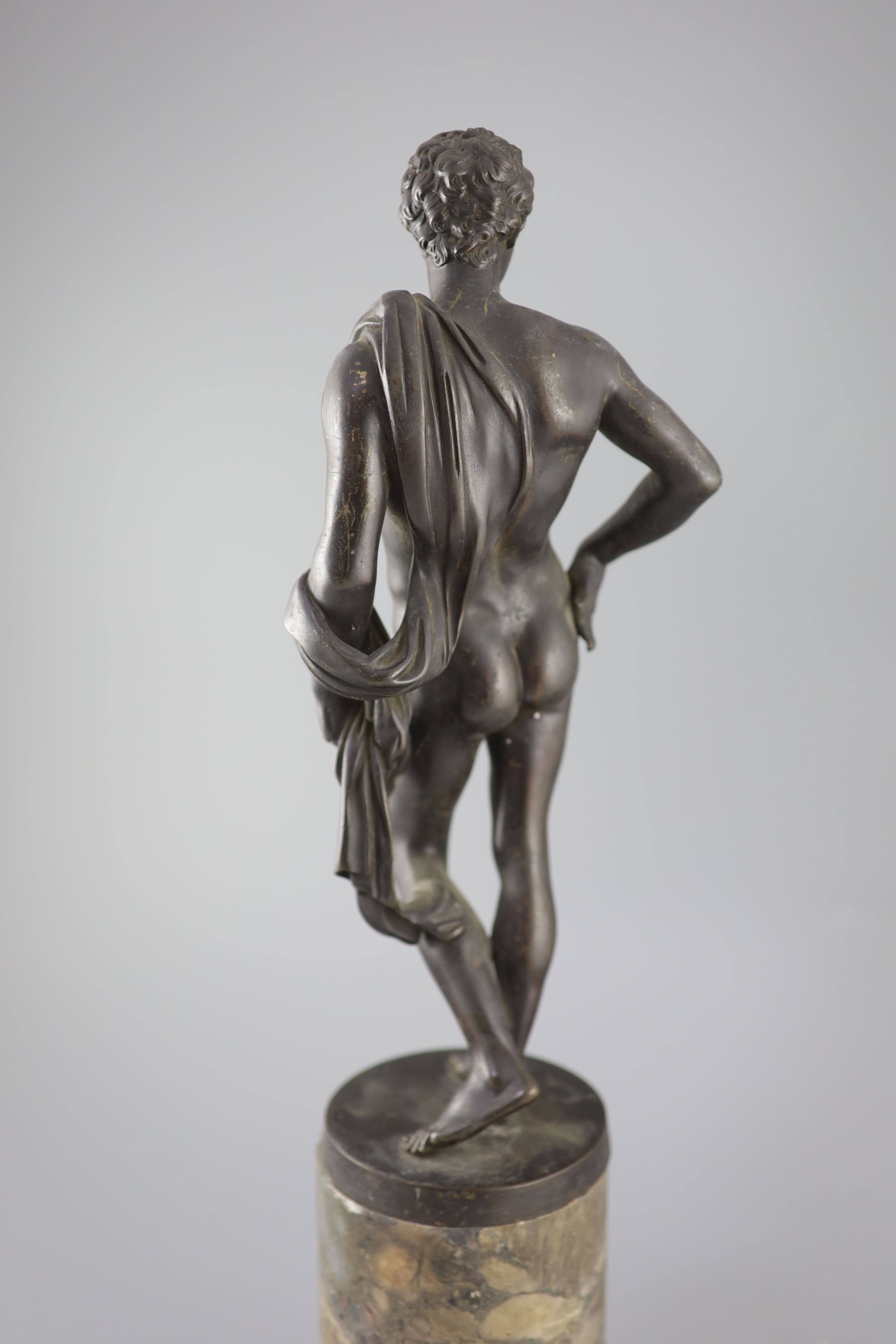After the Antique, a bronze figure of Apollo?, 19th century, on a grey marble and bronze pedestal, - Bild 4 aus 4