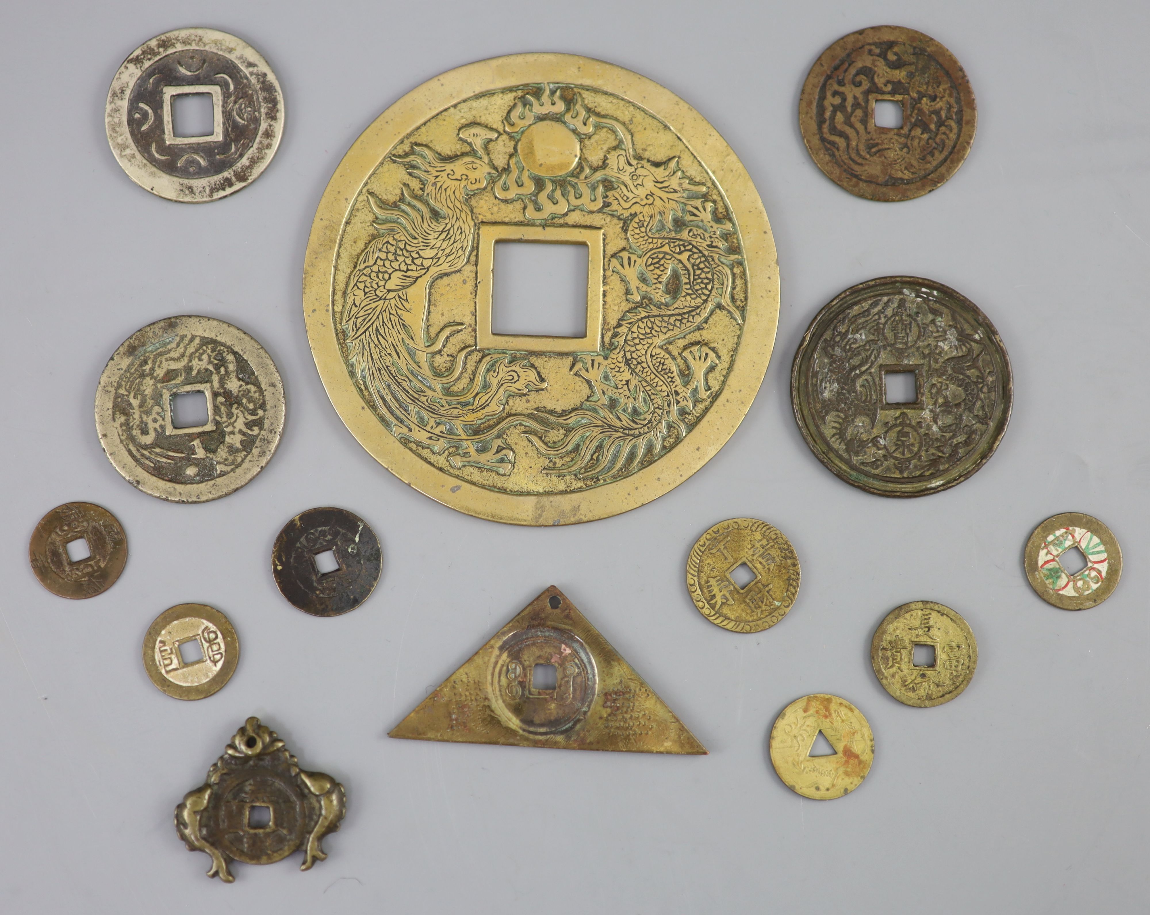 China, a group of 14 bronze and brass coin charms or amulets, Qing to Republic period, F to VF to - Bild 2 aus 2