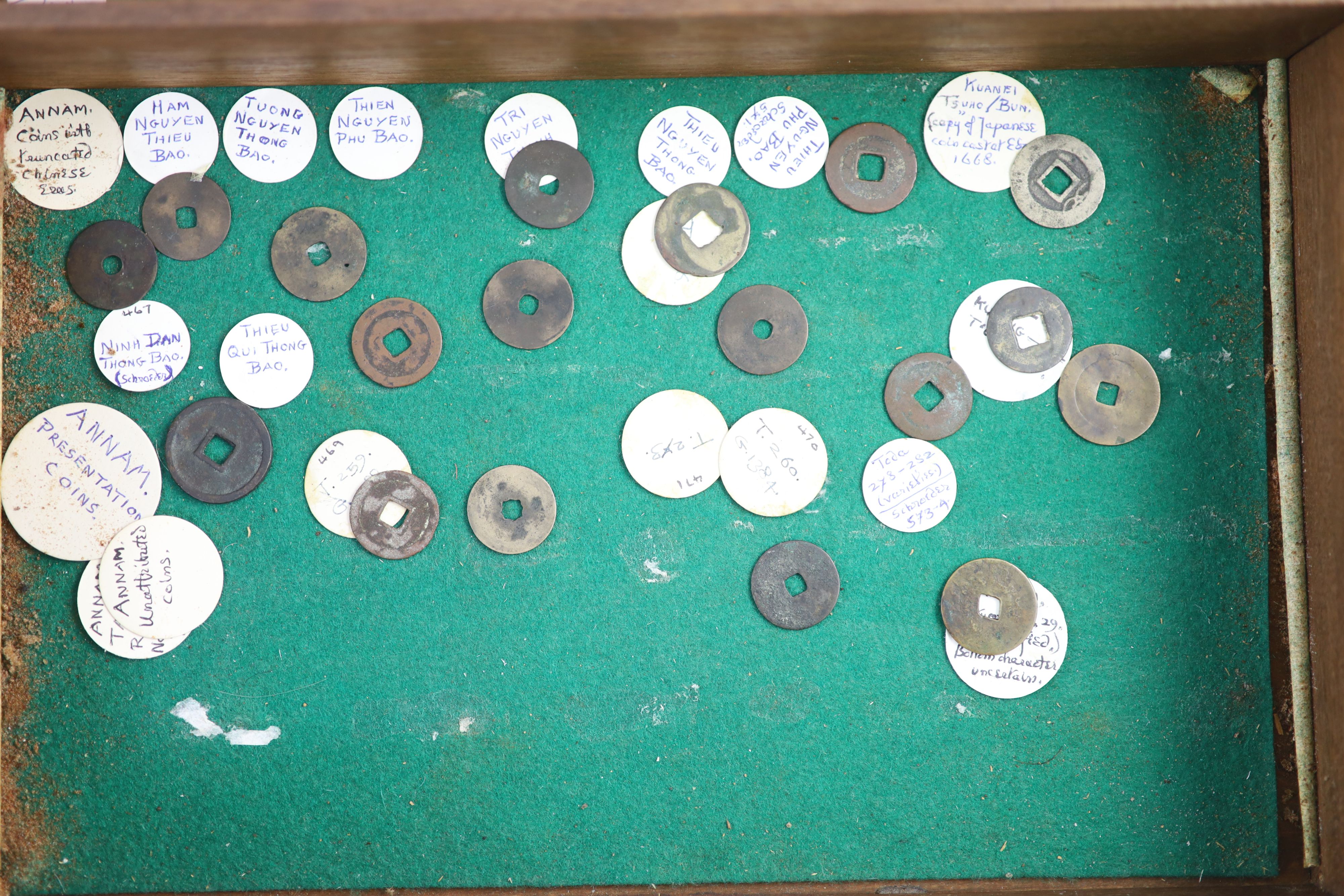 Vietnam, coins, Annam round cash, Lê dynasty (980-1009) to Nguyen dynasty (1802–1945), approximately - Bild 6 aus 6