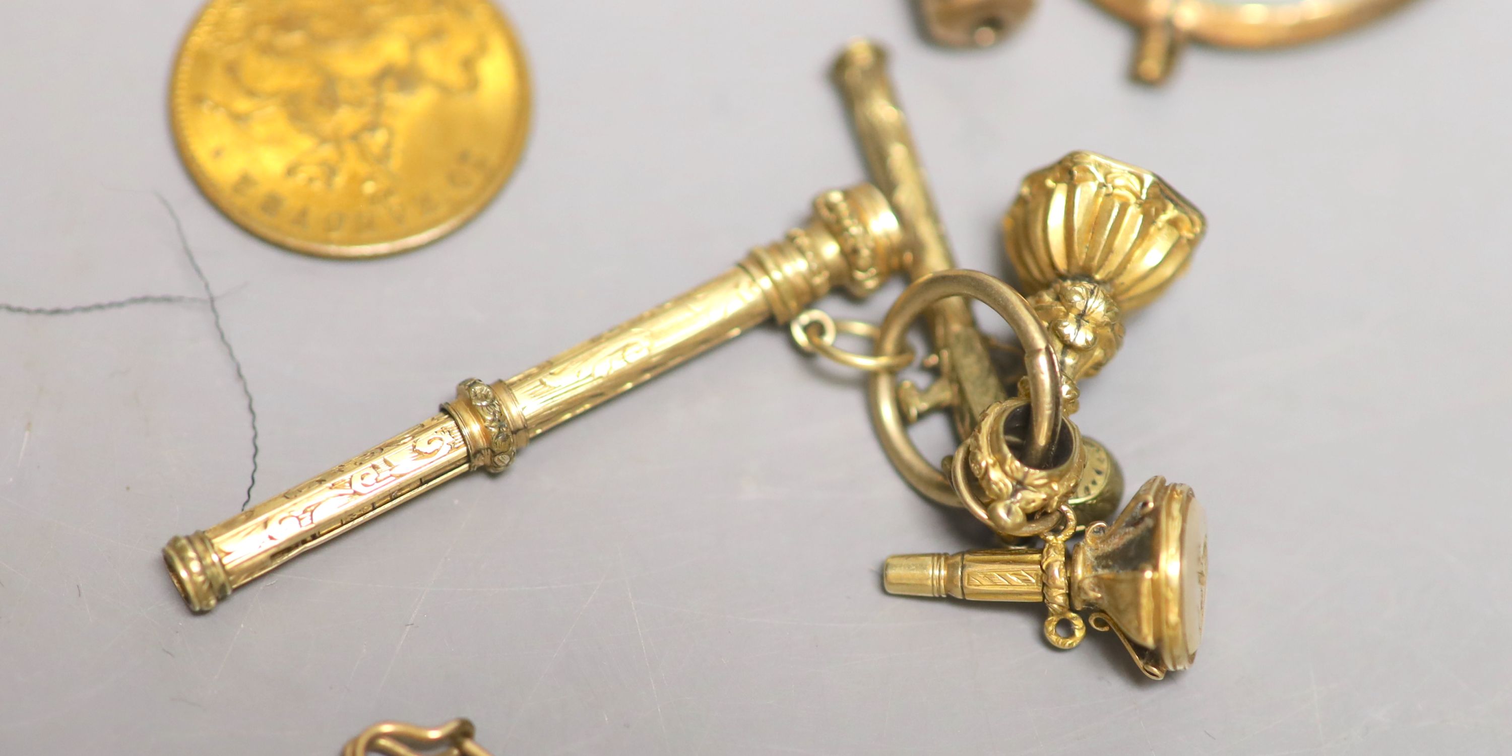 A small group of 19th century and later jewellery, including yellow metal overlaid and gilt metal - Image 3 of 6