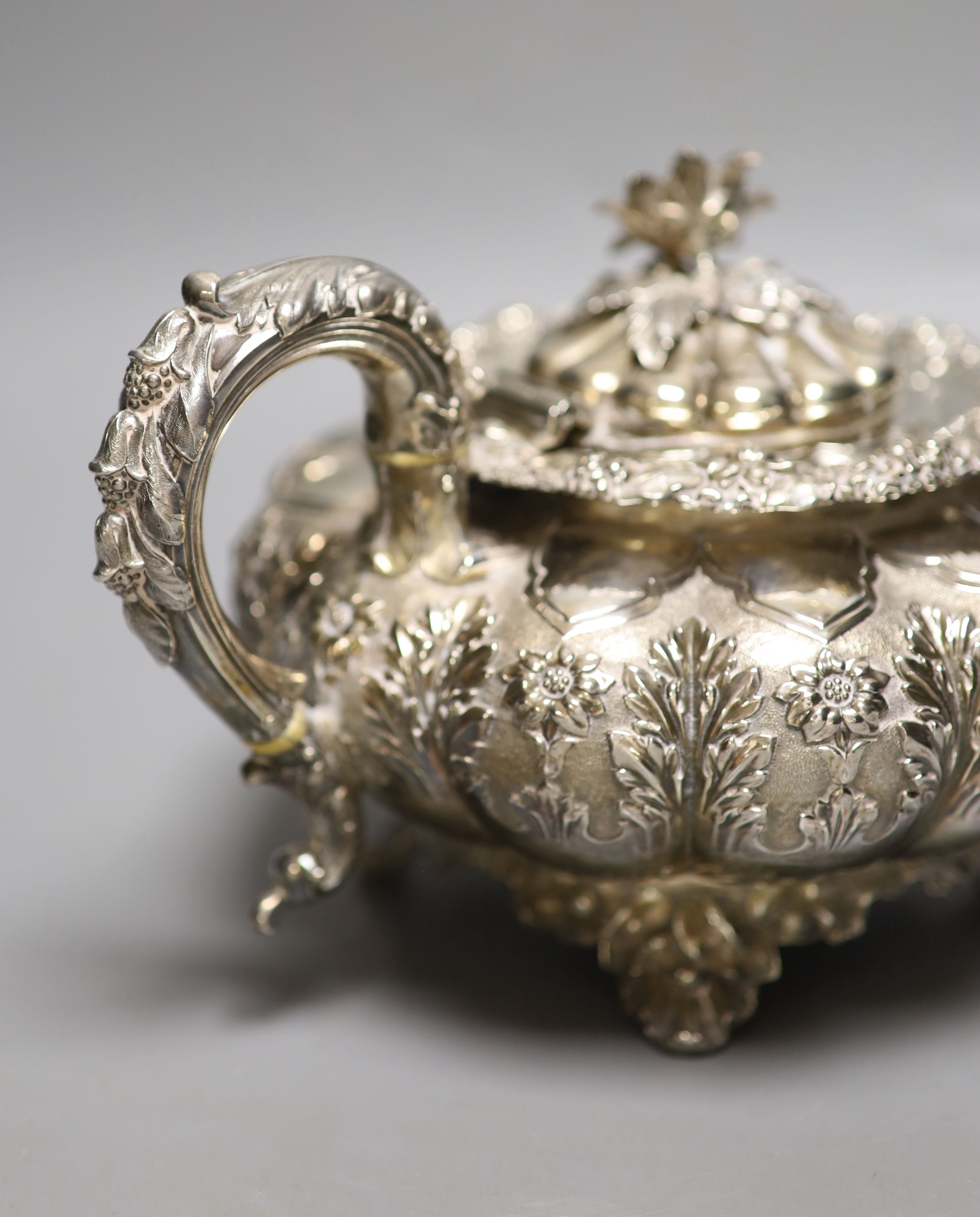 A George IV silver squat melon shaped teapot, embossed with flowers, The Barnards, London, 1829, - Image 5 of 6