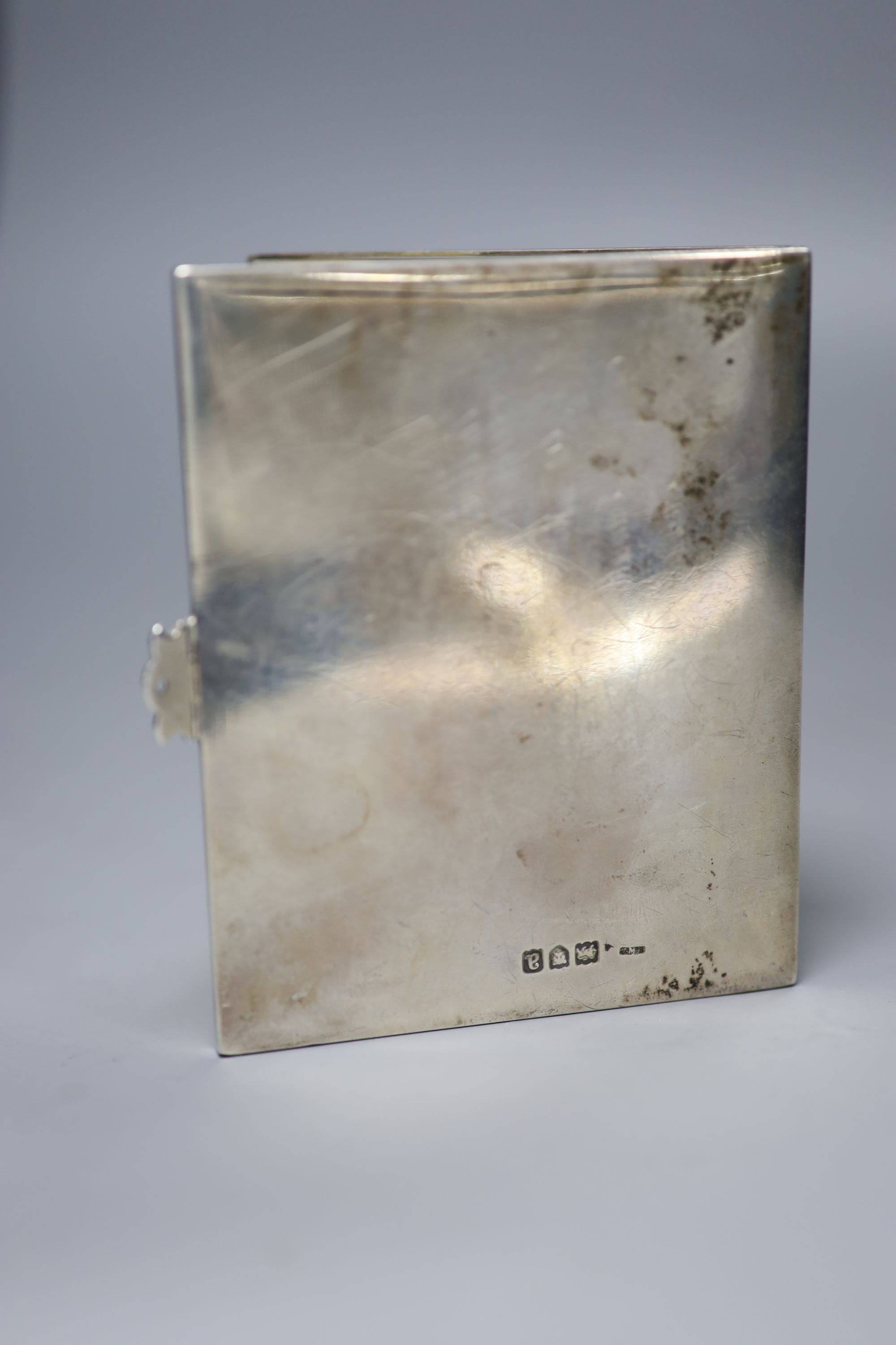 A late Victorian silver rectangular photograph case, John Milward Banks, London, 1896, 11.2cm ( - Image 4 of 5