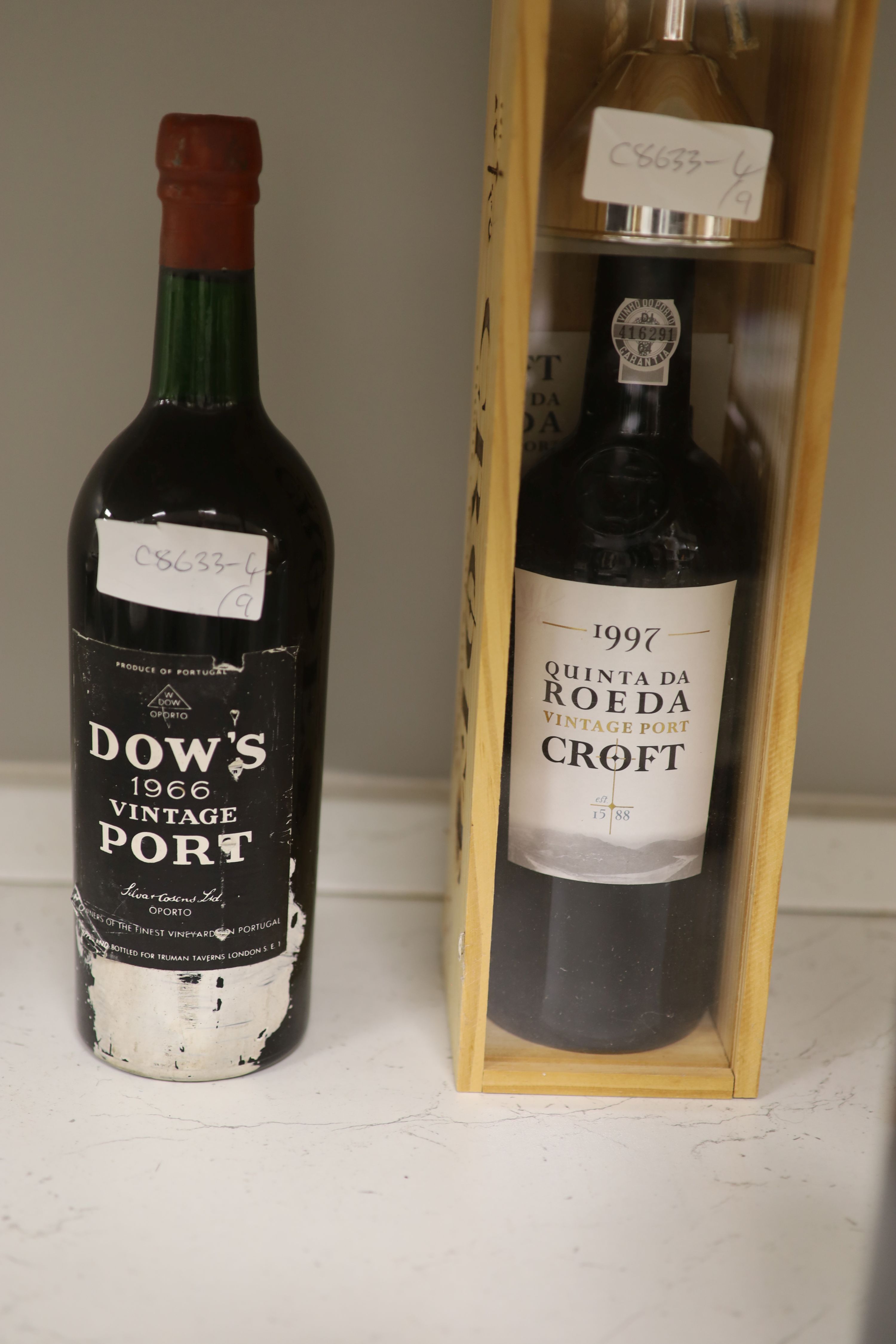 Nine assorted bottles of Port, to include, one Dows, 1966, one Dows Quinta Do Bofim, 1986, one - Image 5 of 5