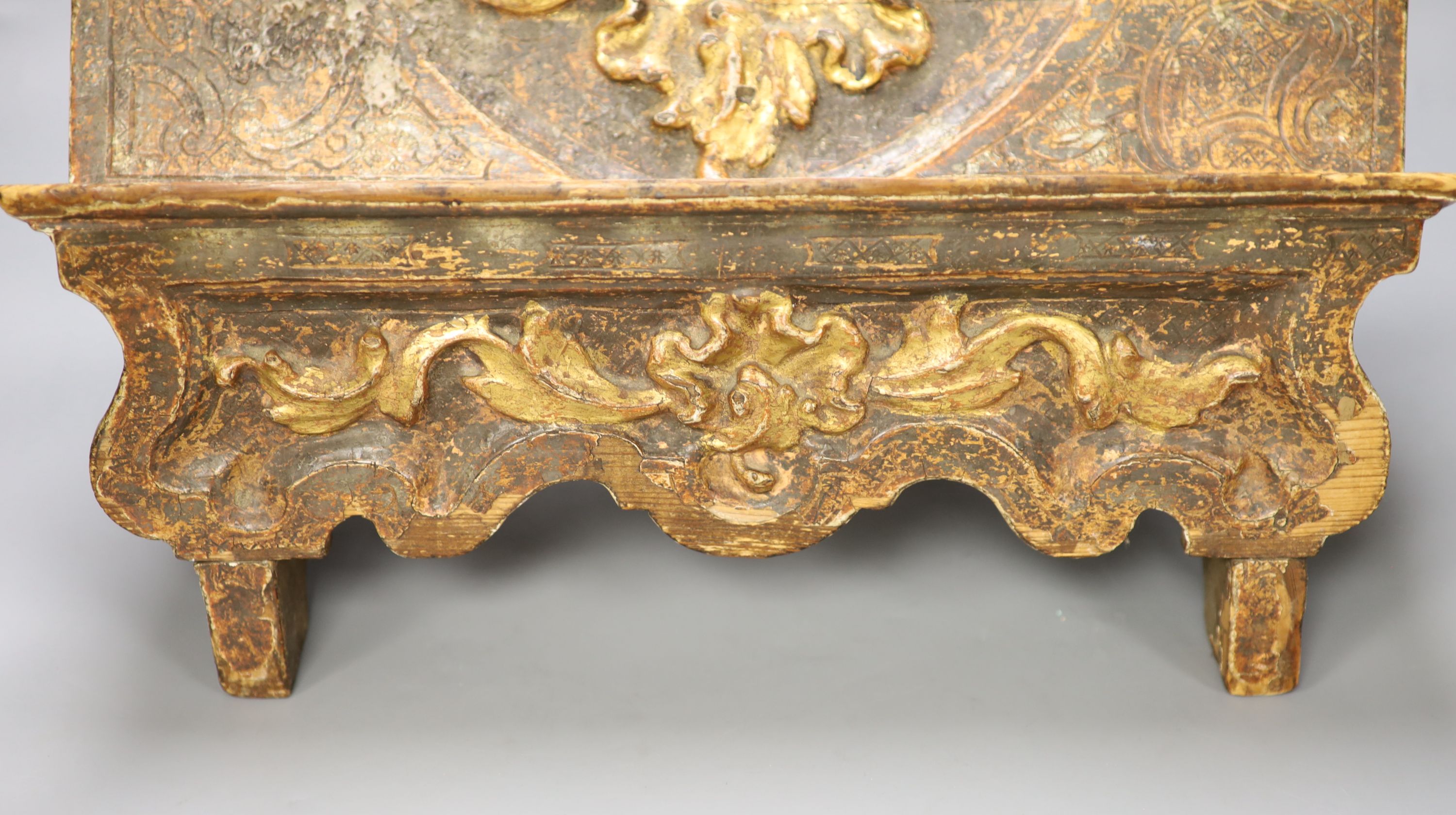 An 18th century Spanish carved and gilded book stand, width 42cm height 37cm - Image 3 of 4