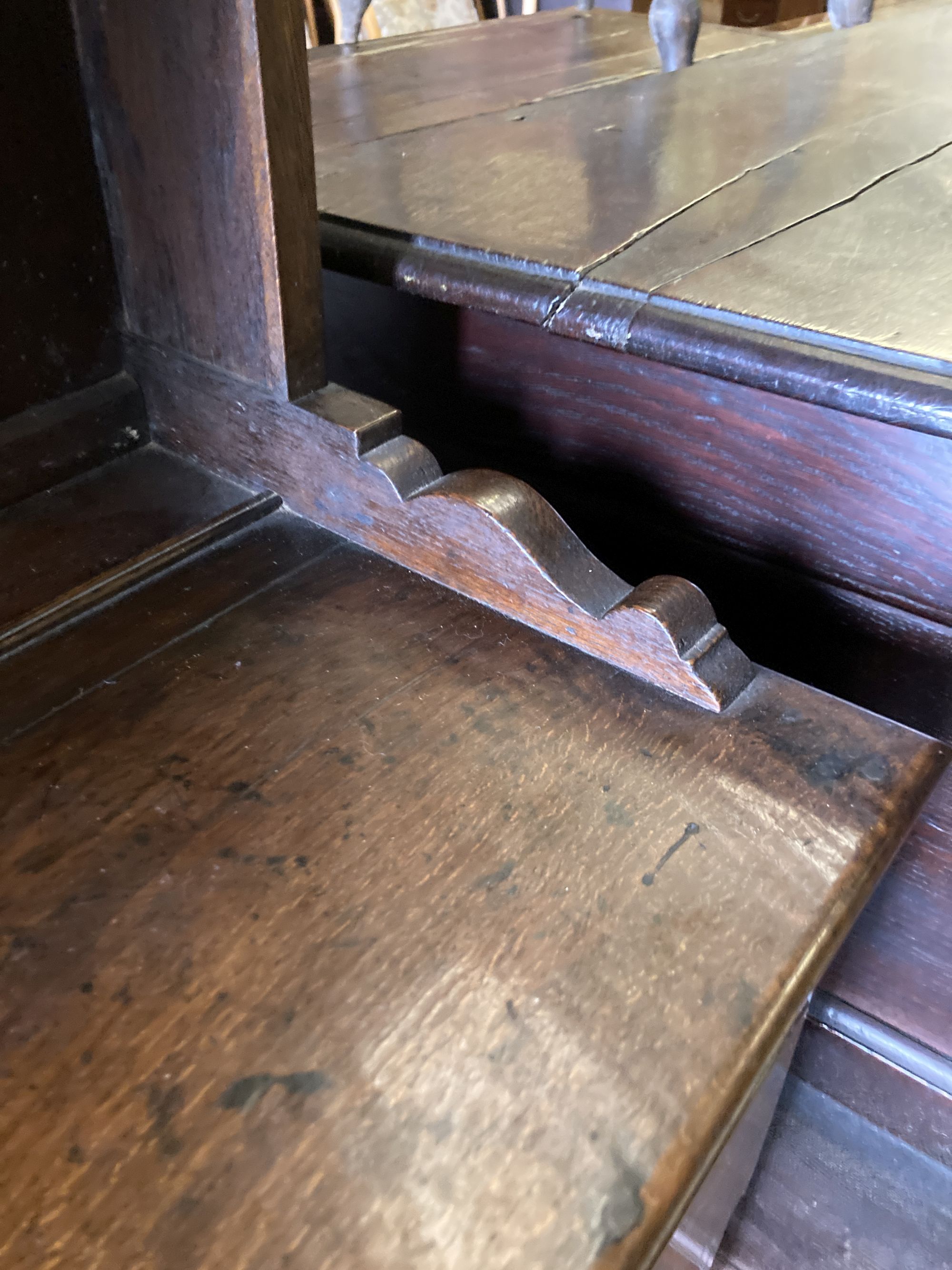 A mid 18th century oak dresser, length 154cm, depth 39cm, height 190cm - Image 5 of 5