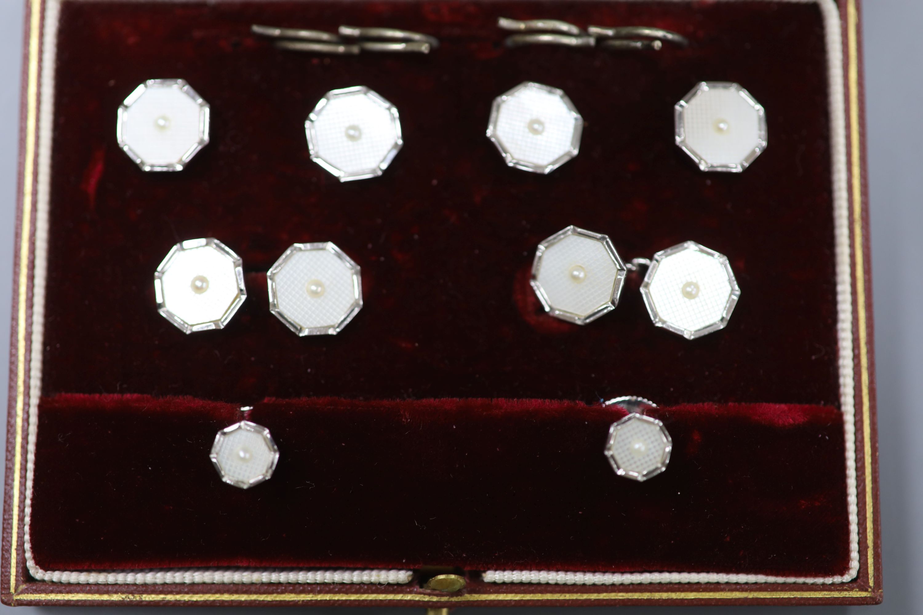 A gentlemen's 9ct white gold and mother of pearl dress set of octagonal form, cased, comprising a - Image 2 of 2