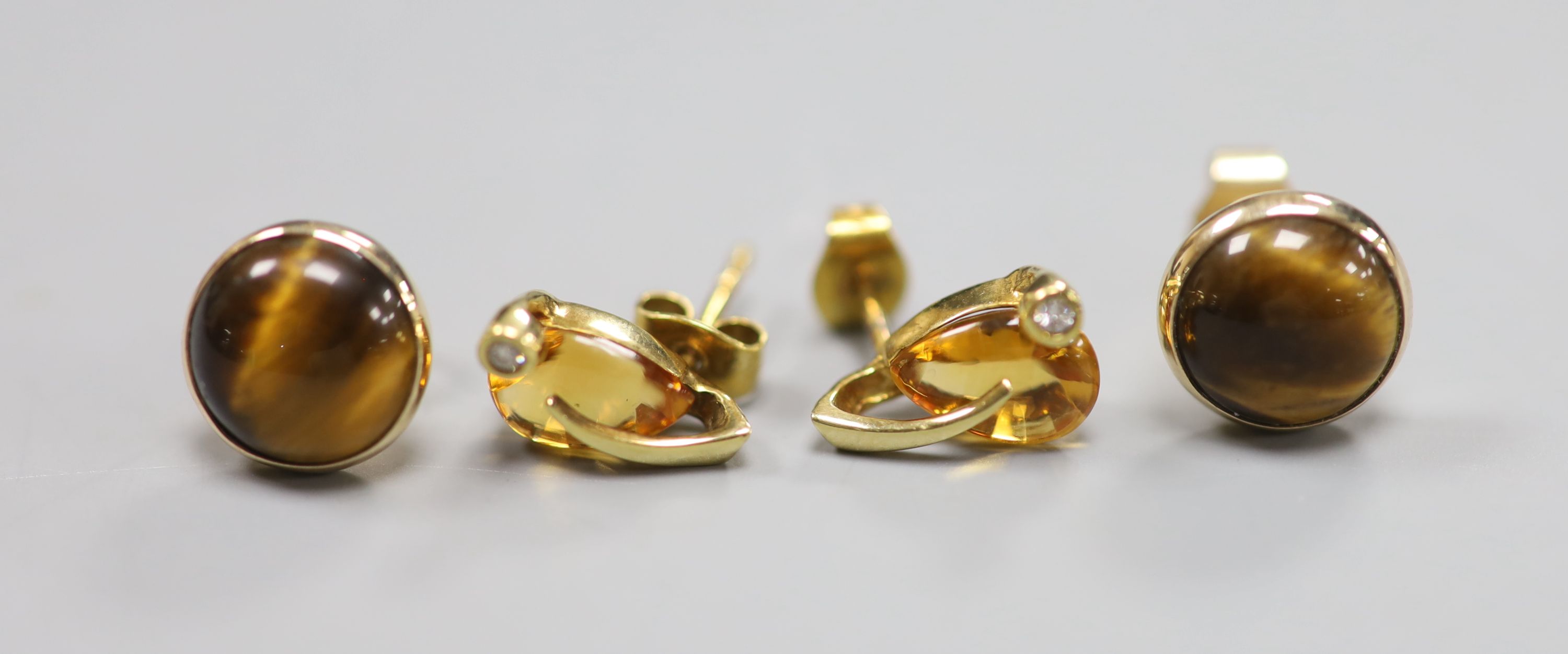 Two modern pairs of 9ct gold and gem set earstuds, tiger's eye quartz and citrine and diamond, gross
