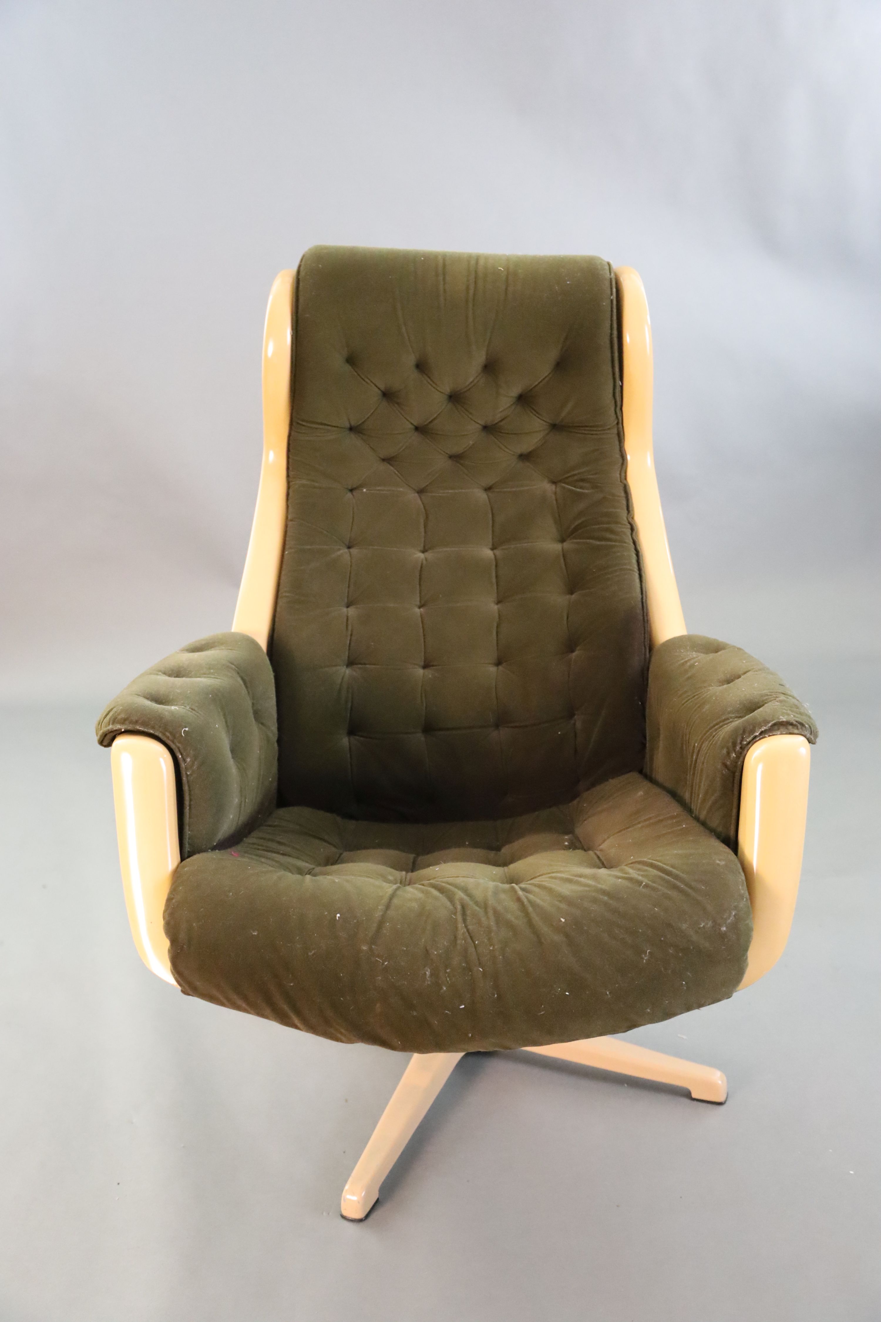 A Svensson and Sandstrom Swedish moulded plastic chair, upholstered in buttoned brown fabric with - Image 3 of 3