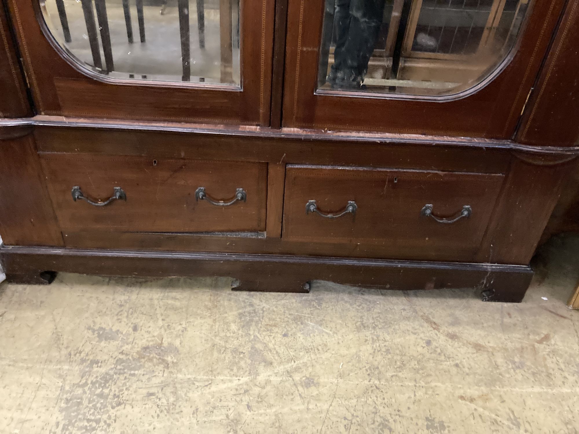 A Victorian inlaid mahogany mirrored wardrobe of two doors, length 146cm, depth 48cm, height 206cm - Image 5 of 5