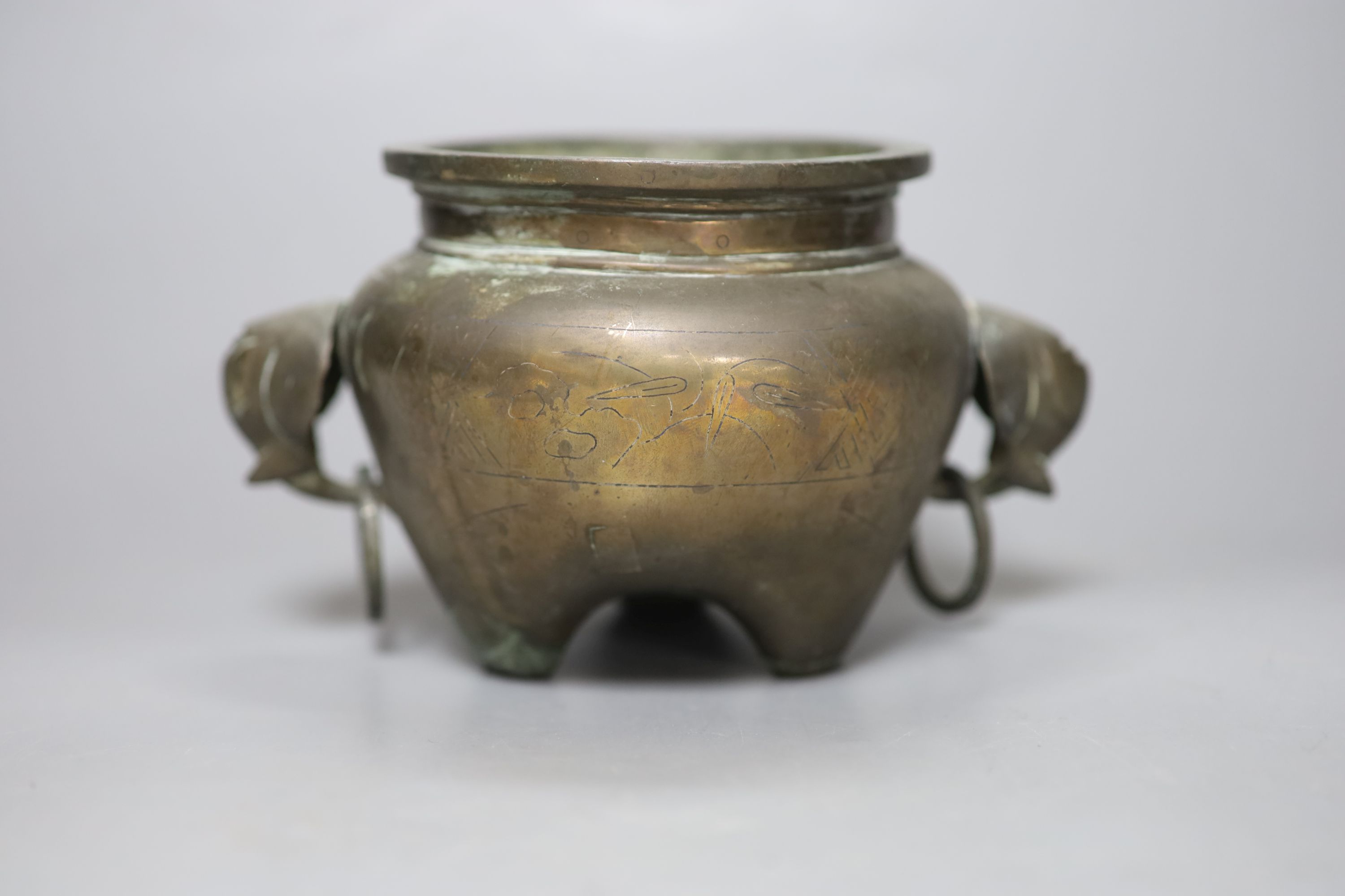 A Chinese bronze and silver inlaid tripod censer, c.1900, a stoneware cover and a crackleglaze - Image 6 of 8
