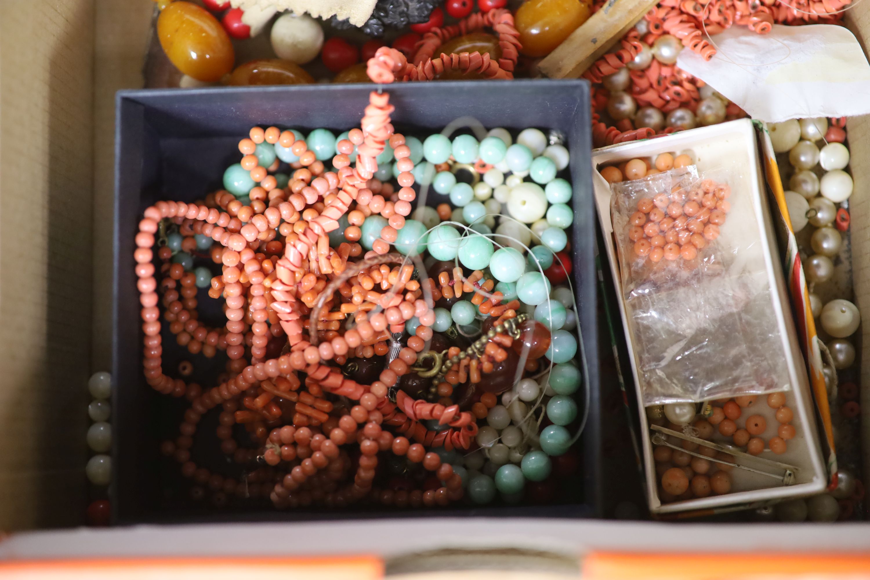 A faux amber necklace and a quantity of other assorted loose beads etc. including coral. - Image 2 of 3