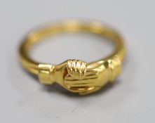 A yellow metal triple shank fede ring, opening to reveal a heart engraved with the letter 'M',