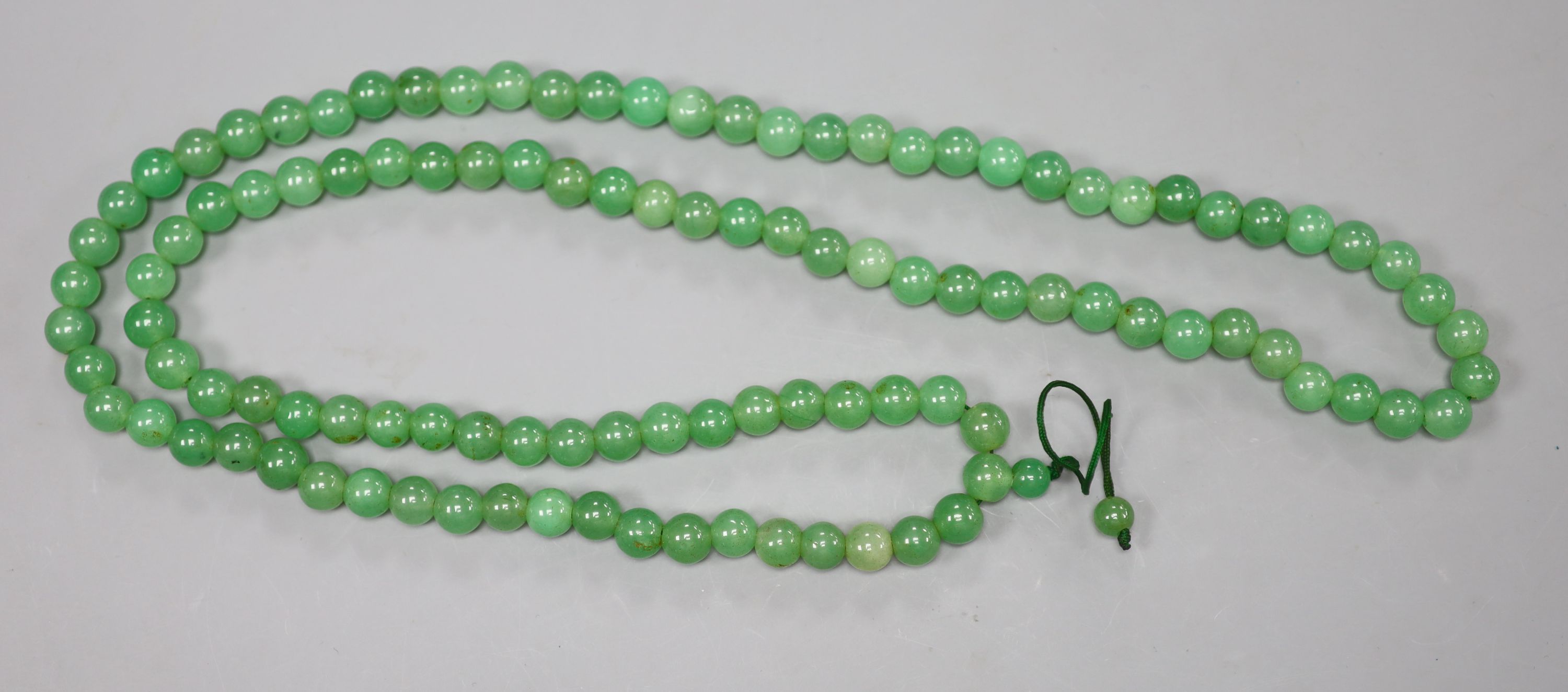 A simulated jade bead necklace, 101cm. - Image 2 of 2