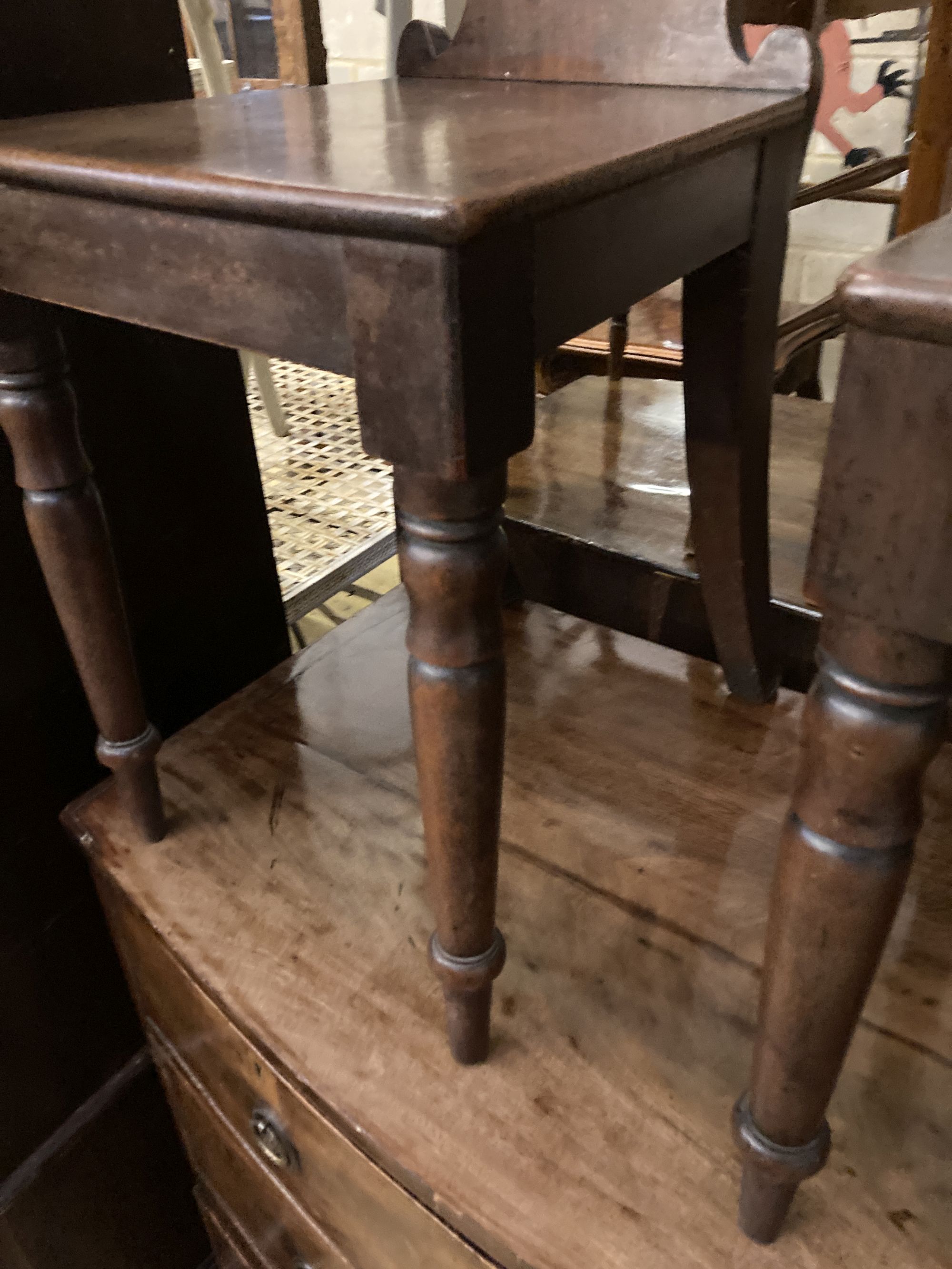 A pair of Victorian mahogany hall chairs - Image 4 of 4