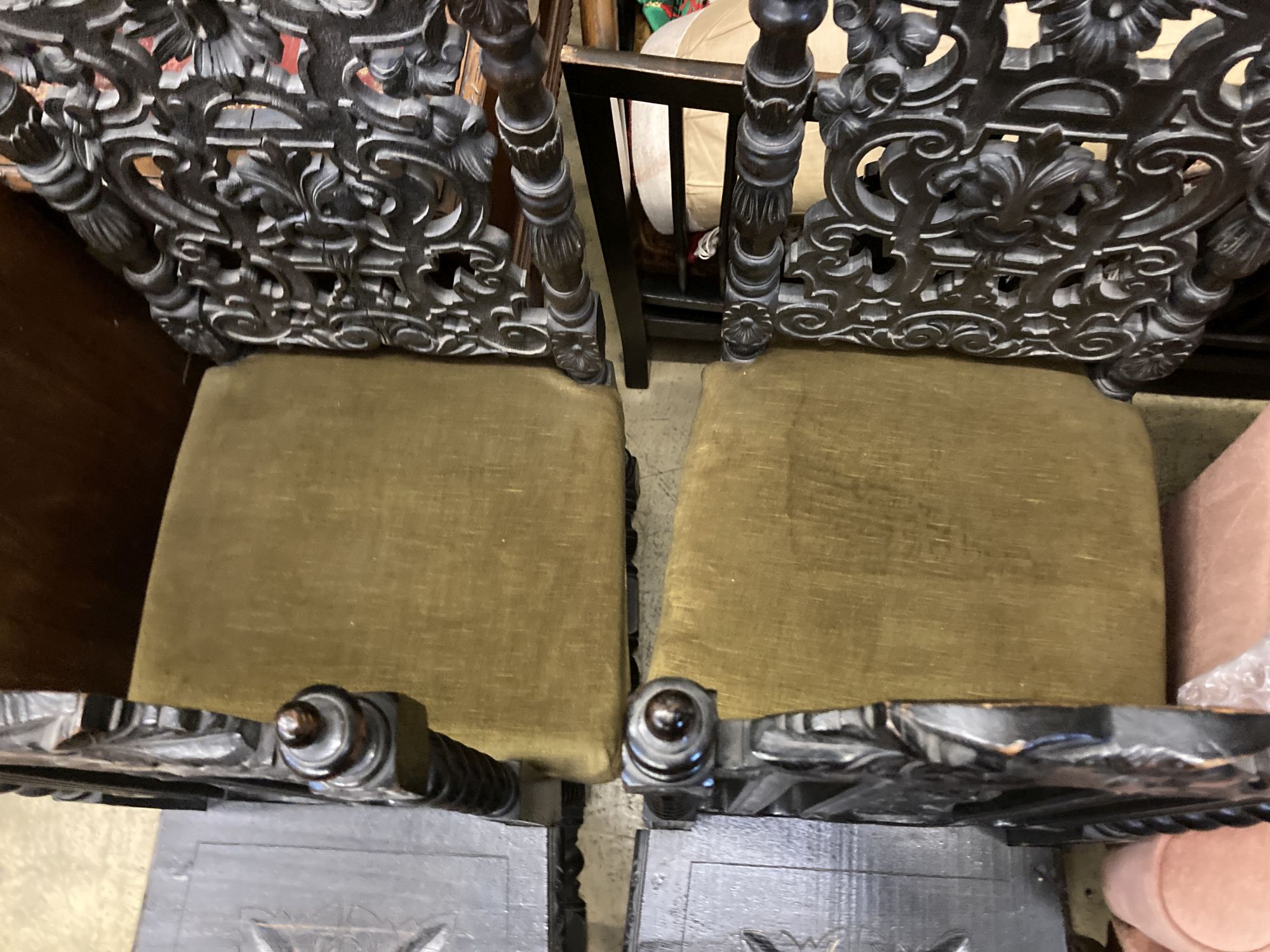 Two pairs of Victorian carved oak dining chairs - Image 5 of 6