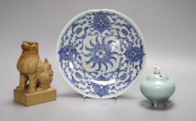 A Fukugawa koro, a Bizan-type shi shi and a Chinese blue and white plate, diameter 17.5cm