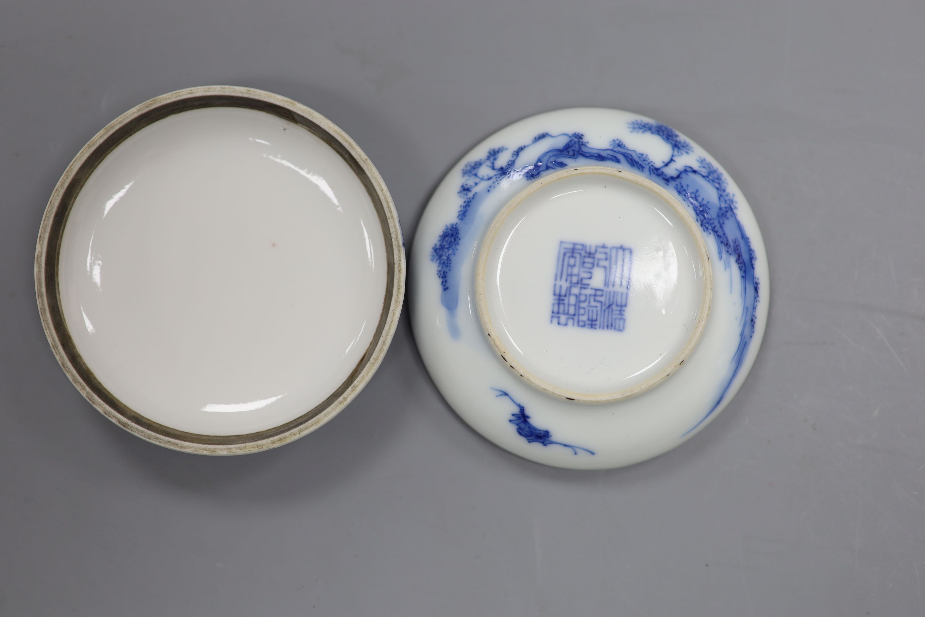 A late 19th century Chinese blue and white seal paste box, diameter 8.5cm, apocryphal Qianlong mark - Image 4 of 4