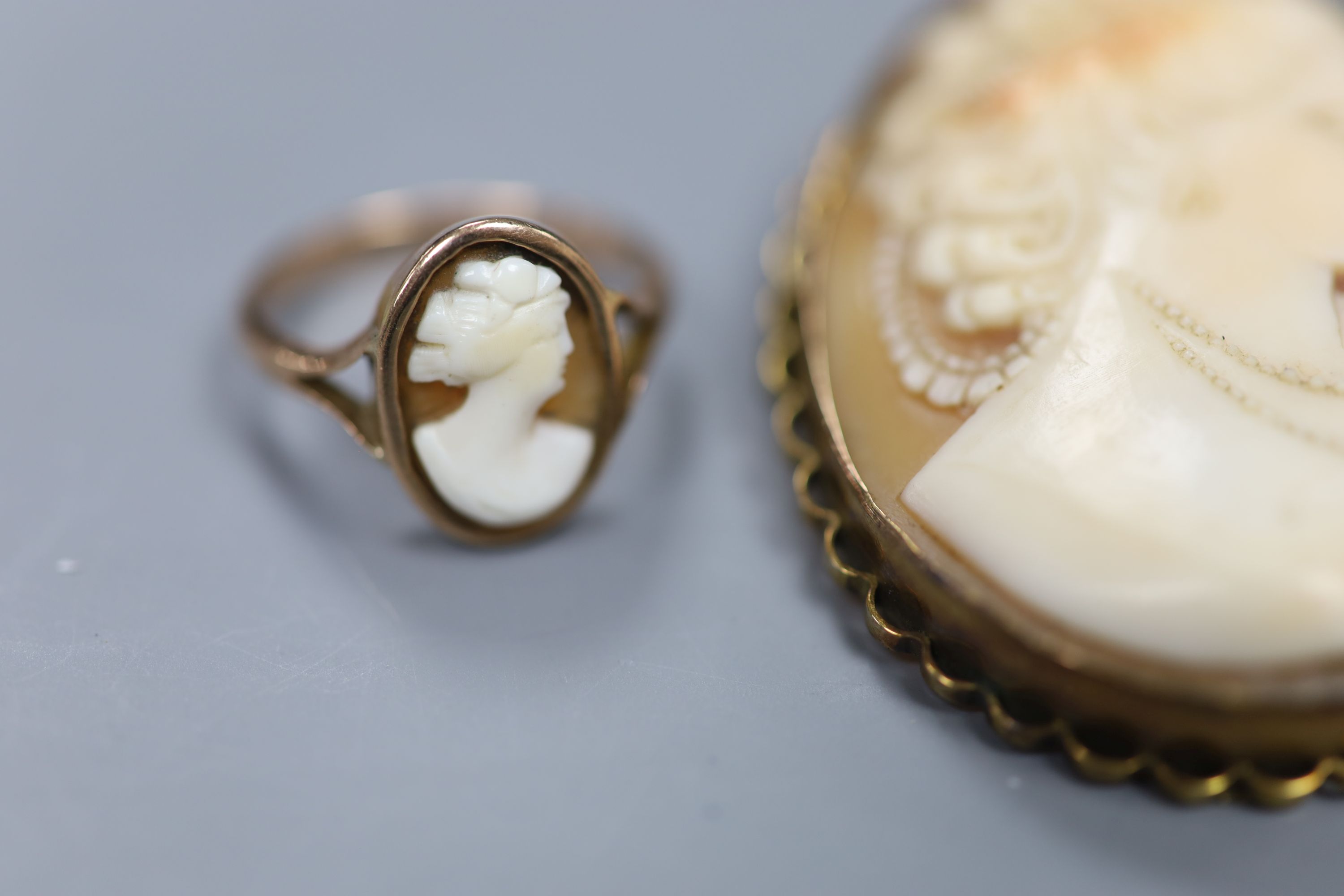 A 9ct mounted oval cameo shell brooch, 47mm, gross12.6 grams, two rings including 9ct cameo and - Image 2 of 4