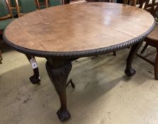 A 1920's oval extending Victorian dining table, winder, no leaves, length 132cm, depth 106cm, height