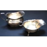 An Edwardian silver sauceboat, Chester, 1905 and a George V cream jug, gross 8oz.CONDITION:
