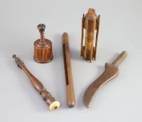 A late 18th century treen spool holder and silk winder with central four compartment cylinder, 13.